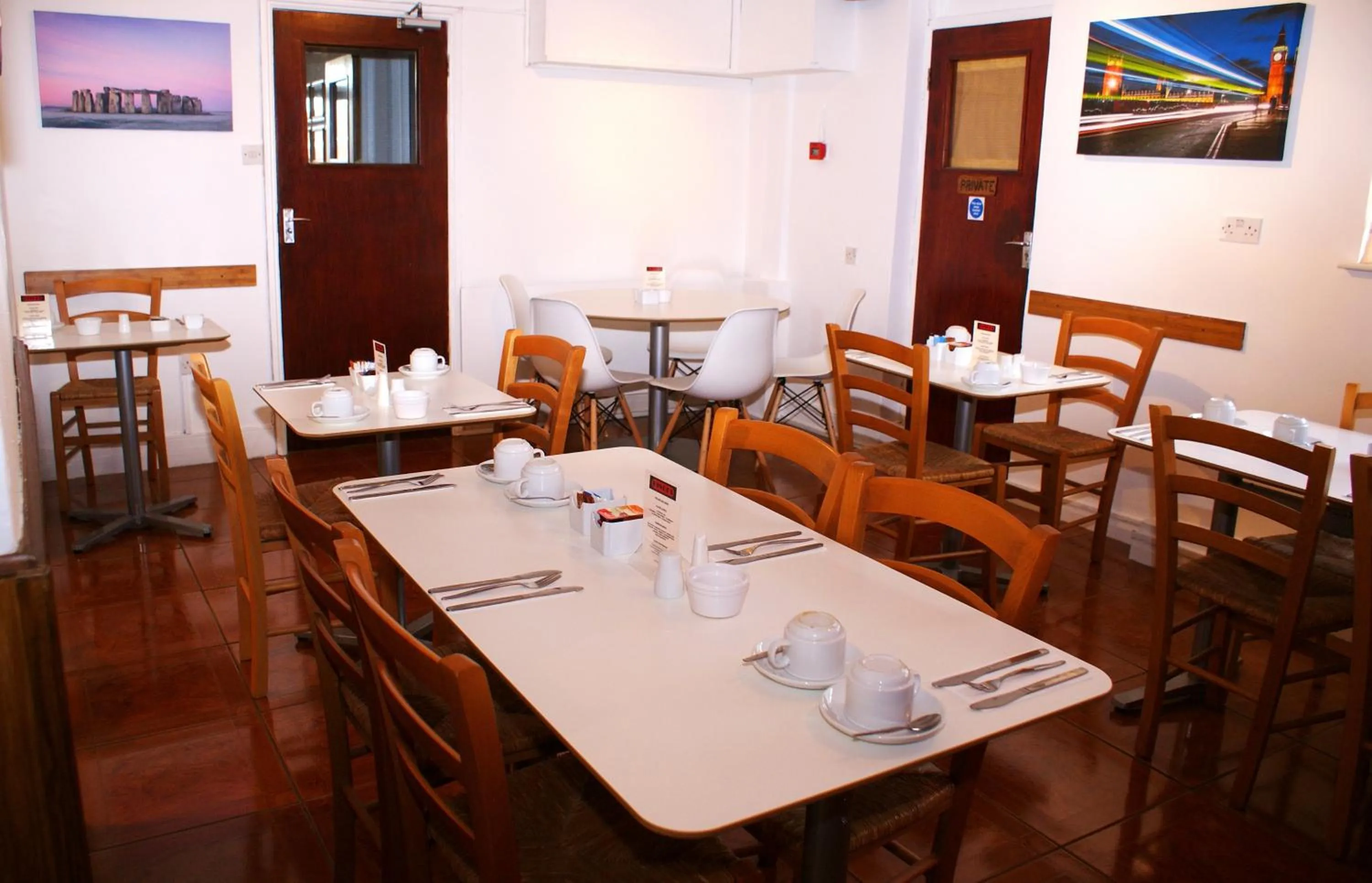 Restaurant/places to eat in The Hindes Hotel