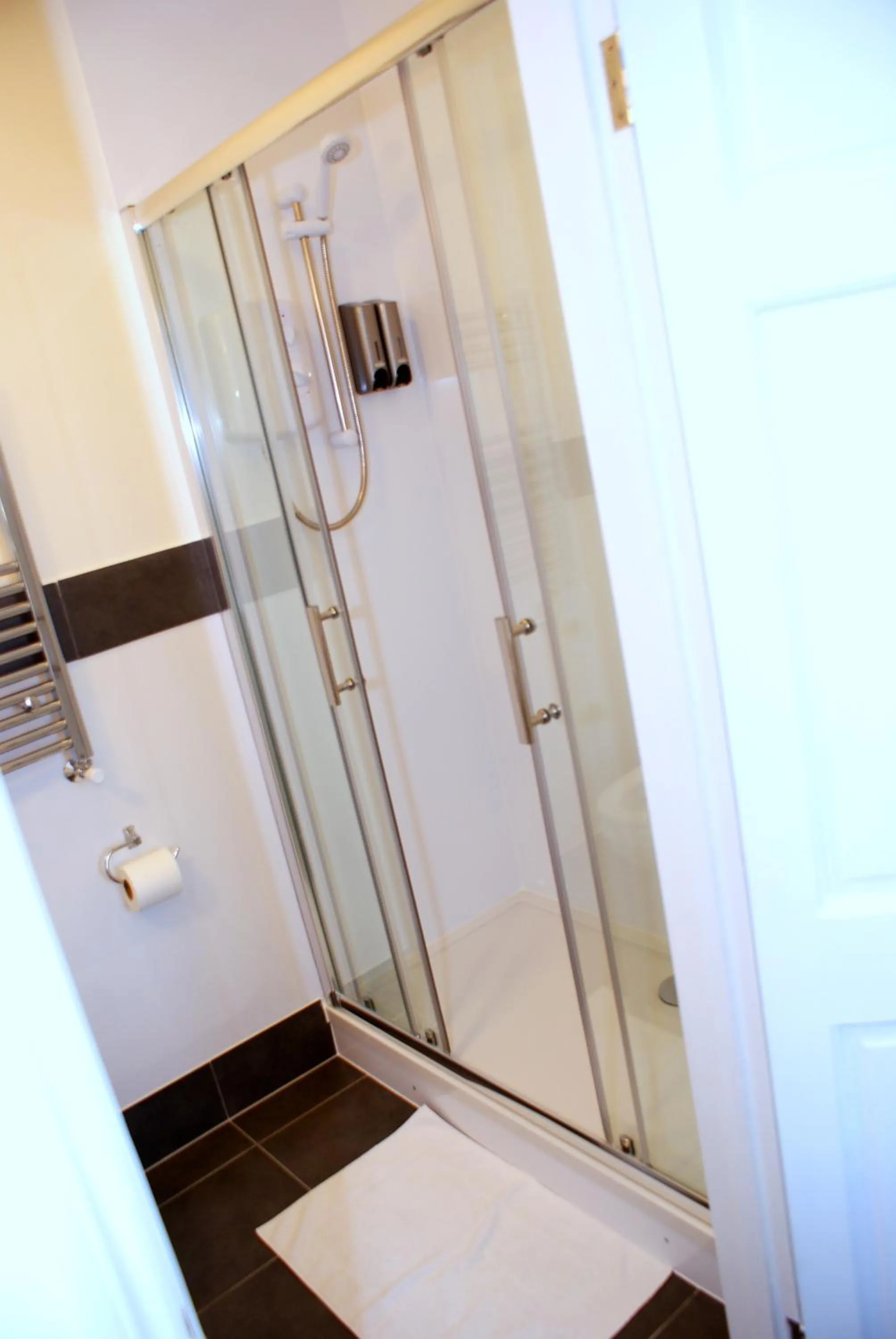 Shower in The Hindes Hotel