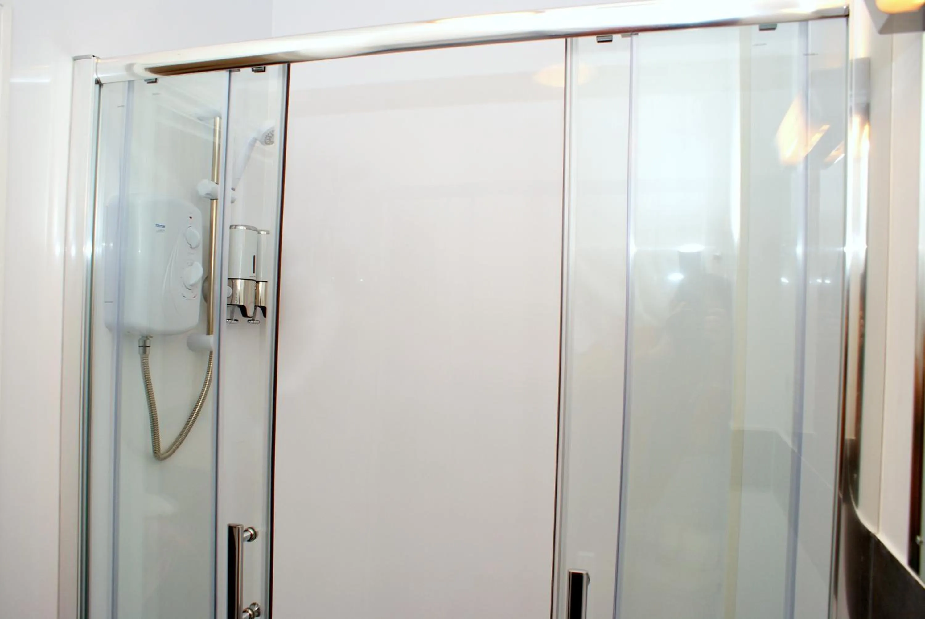 Shower in The Hindes Hotel