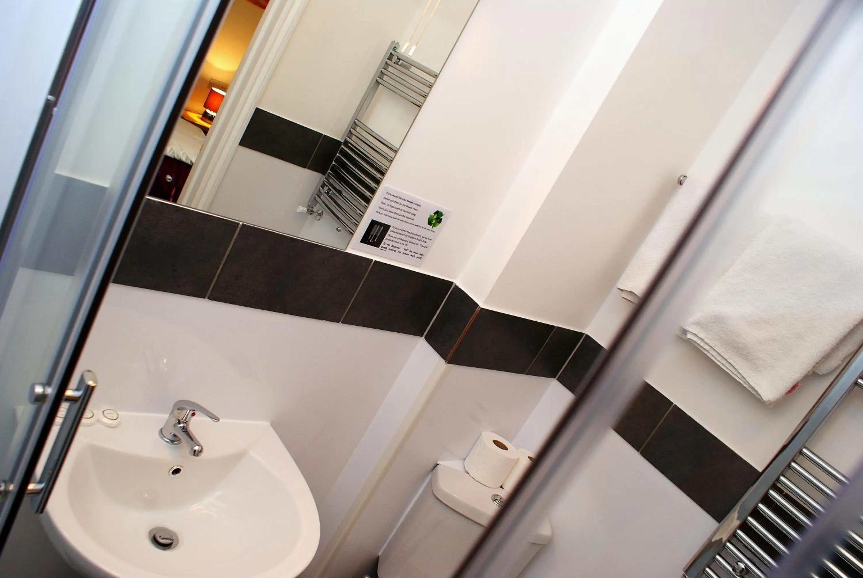 Bathroom in The Hindes Hotel