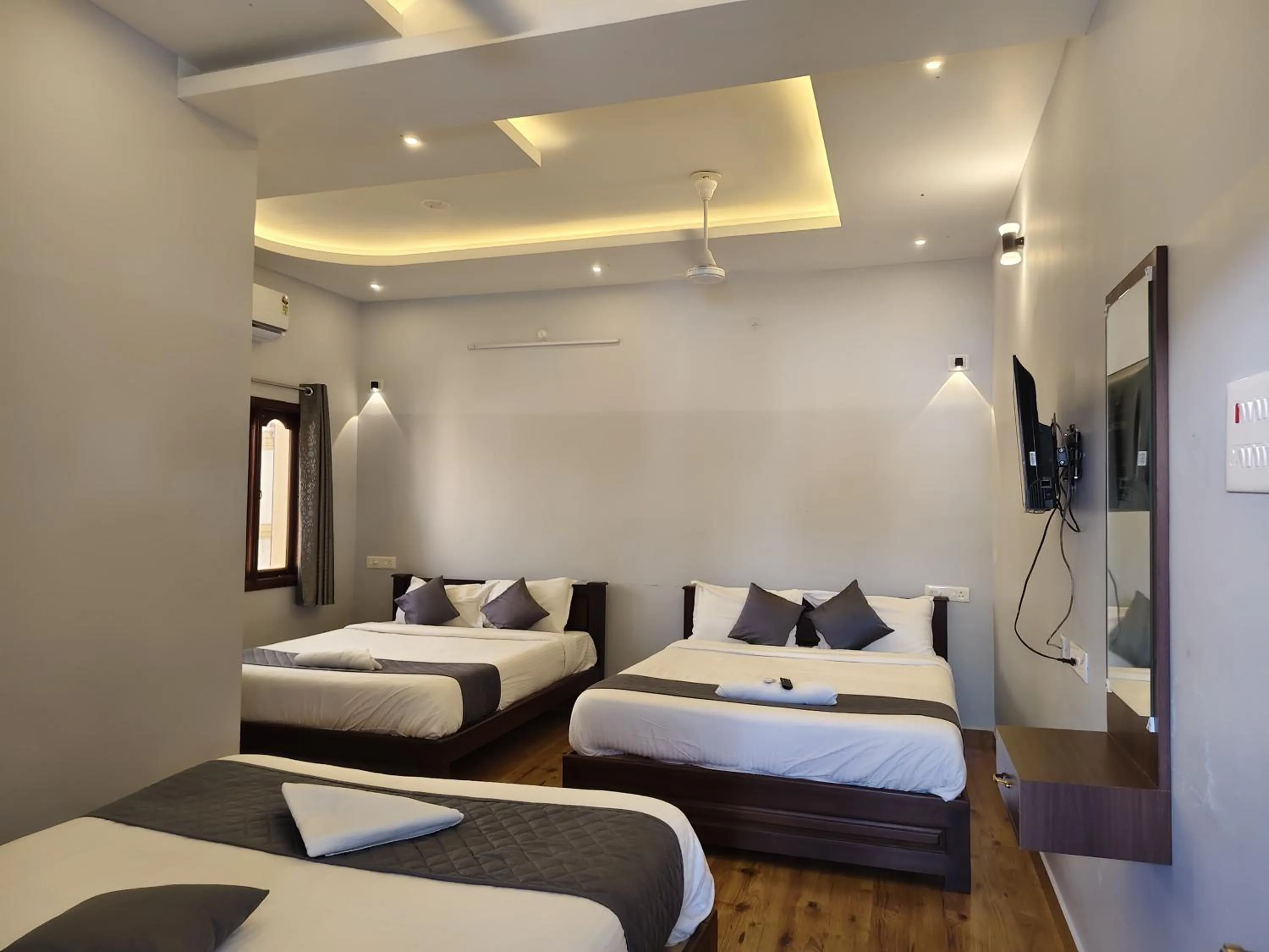 Bedroom, Bed in Lax Residency, White Town, Pondicherry