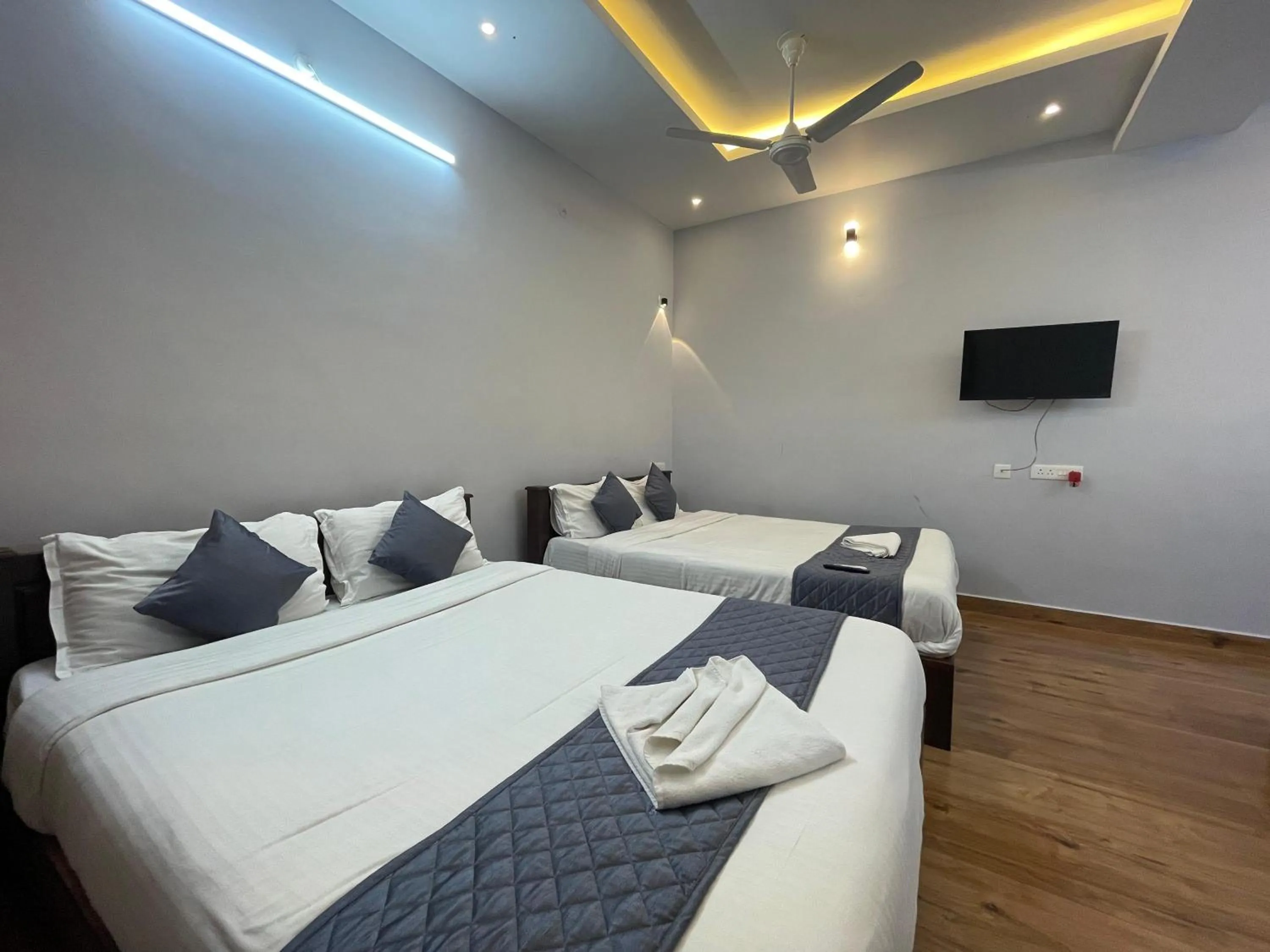 Bedroom, Bed in Lax Residency, White Town, Pondicherry