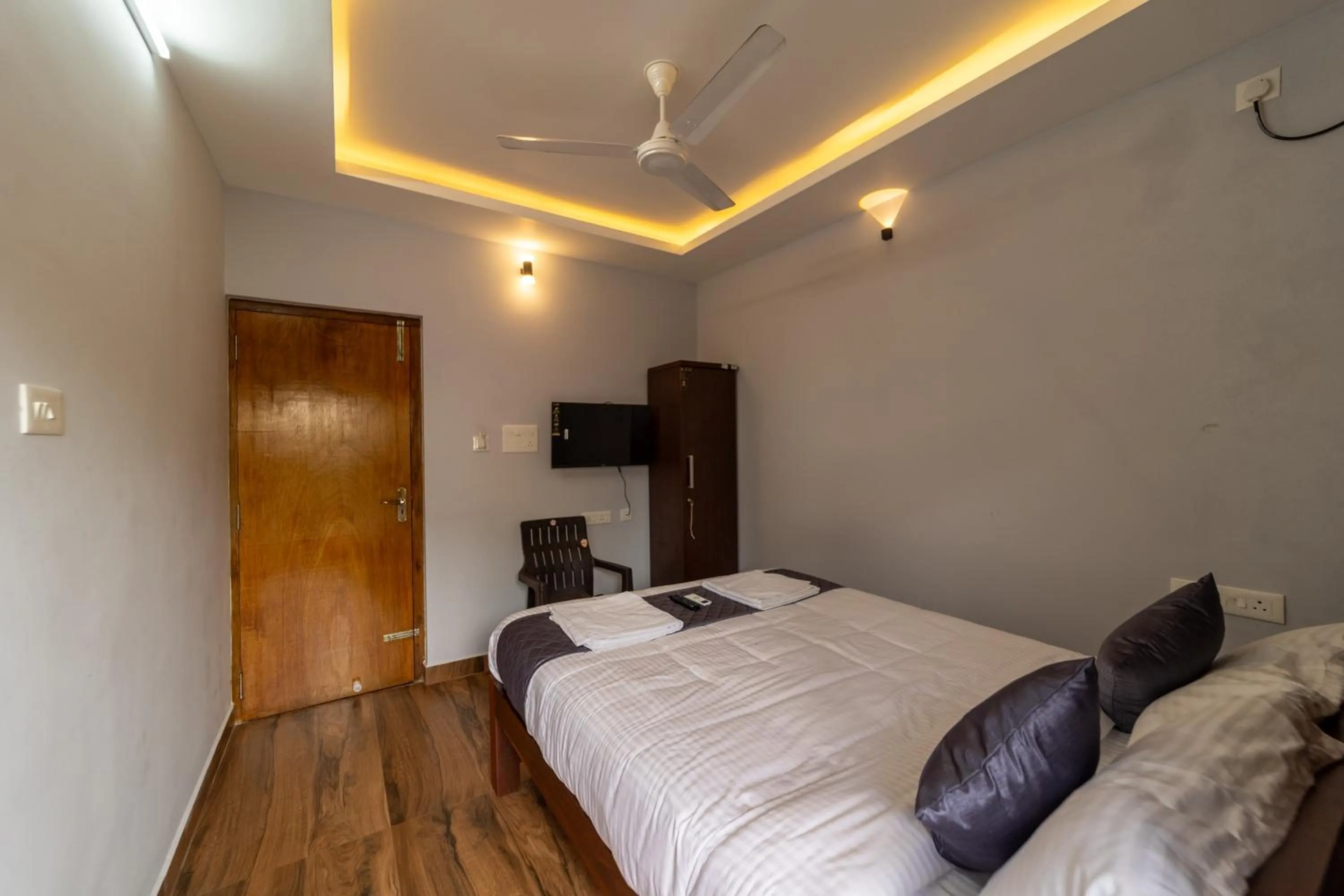 Bed in Lax Residency, White Town, Pondicherry