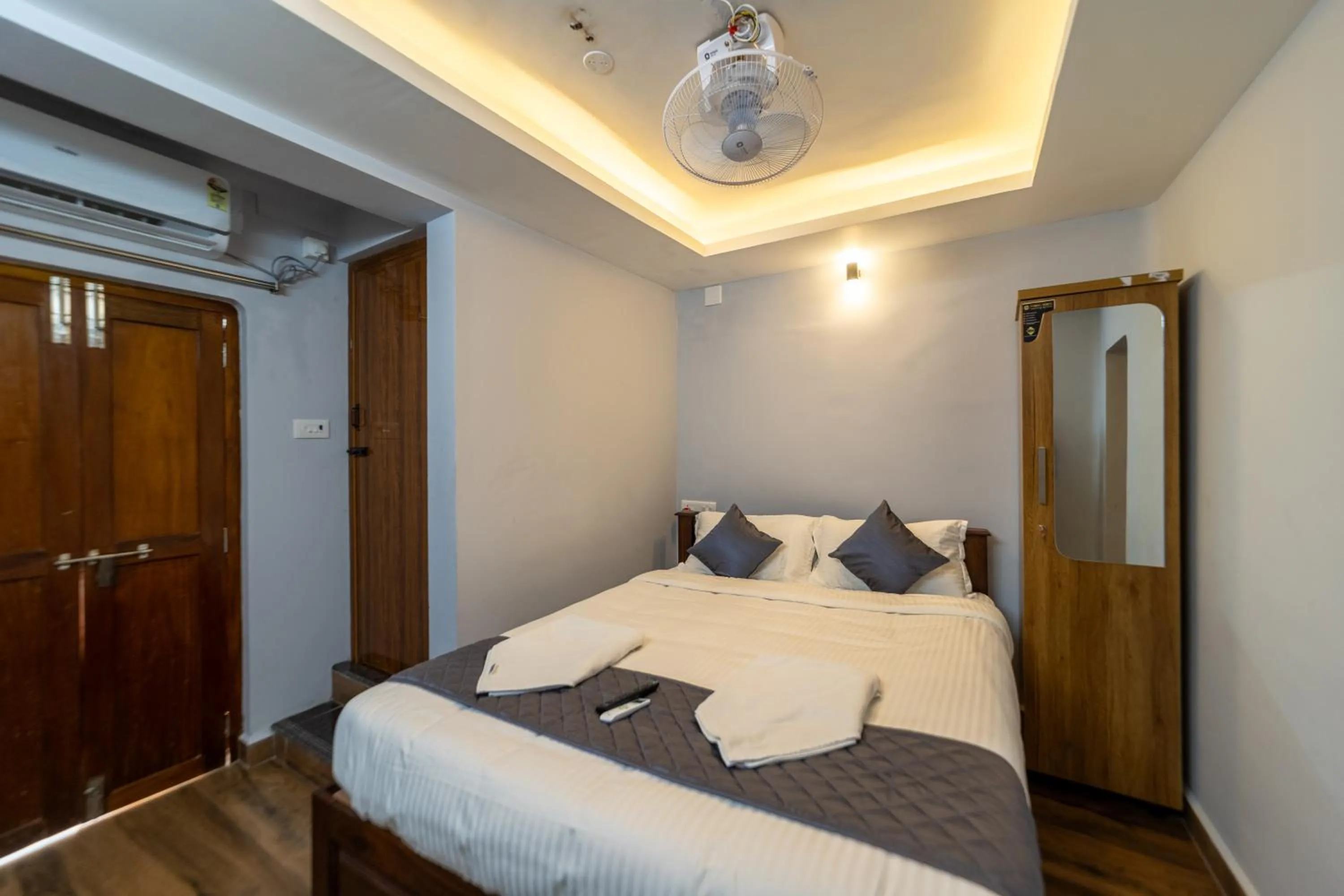 Bed in Lax Residency, White Town, Pondicherry