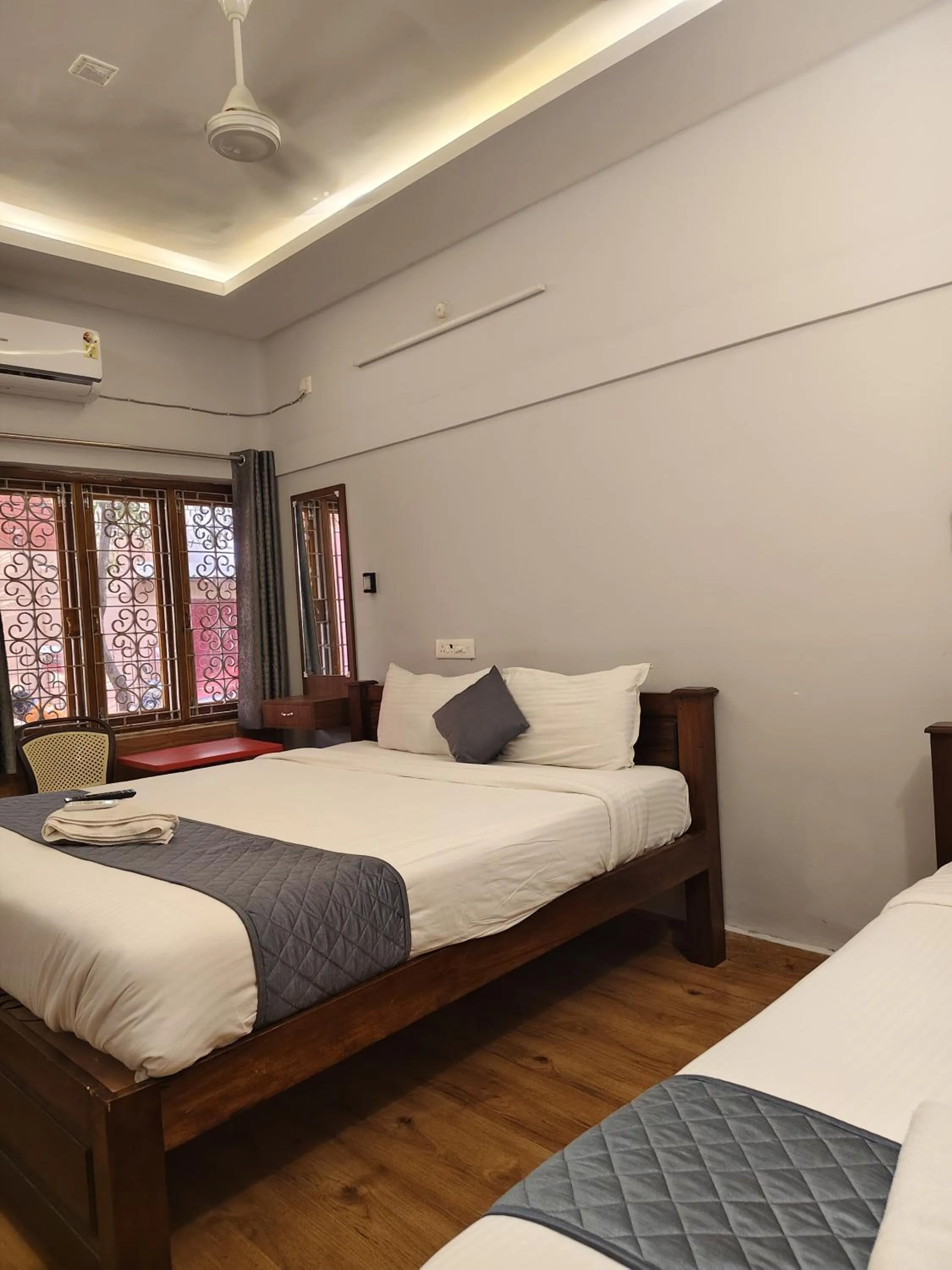 Bedroom, Bed in Lax Residency, White Town, Pondicherry