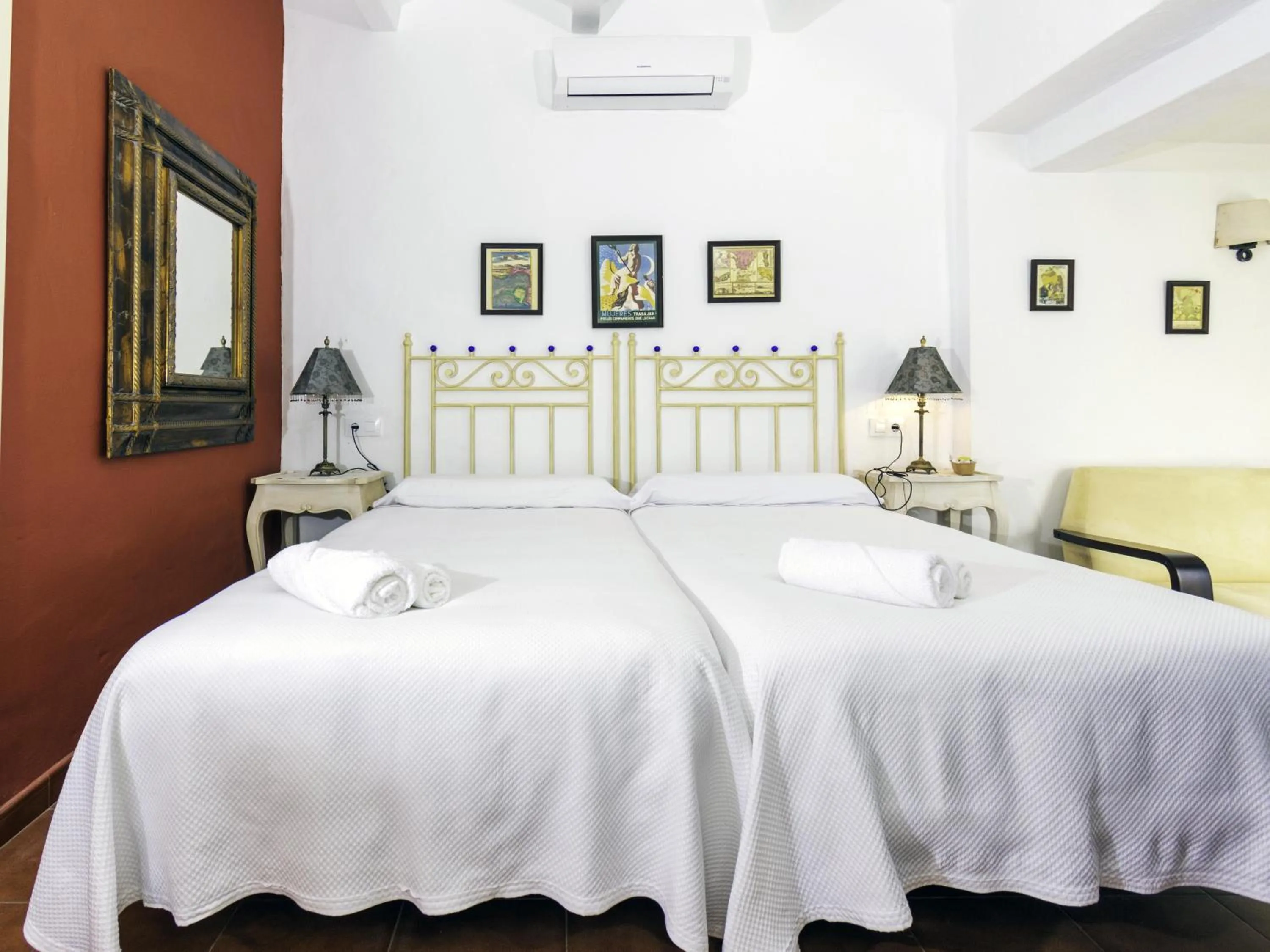 Photo of the whole room, Bed in Hotel Utopía