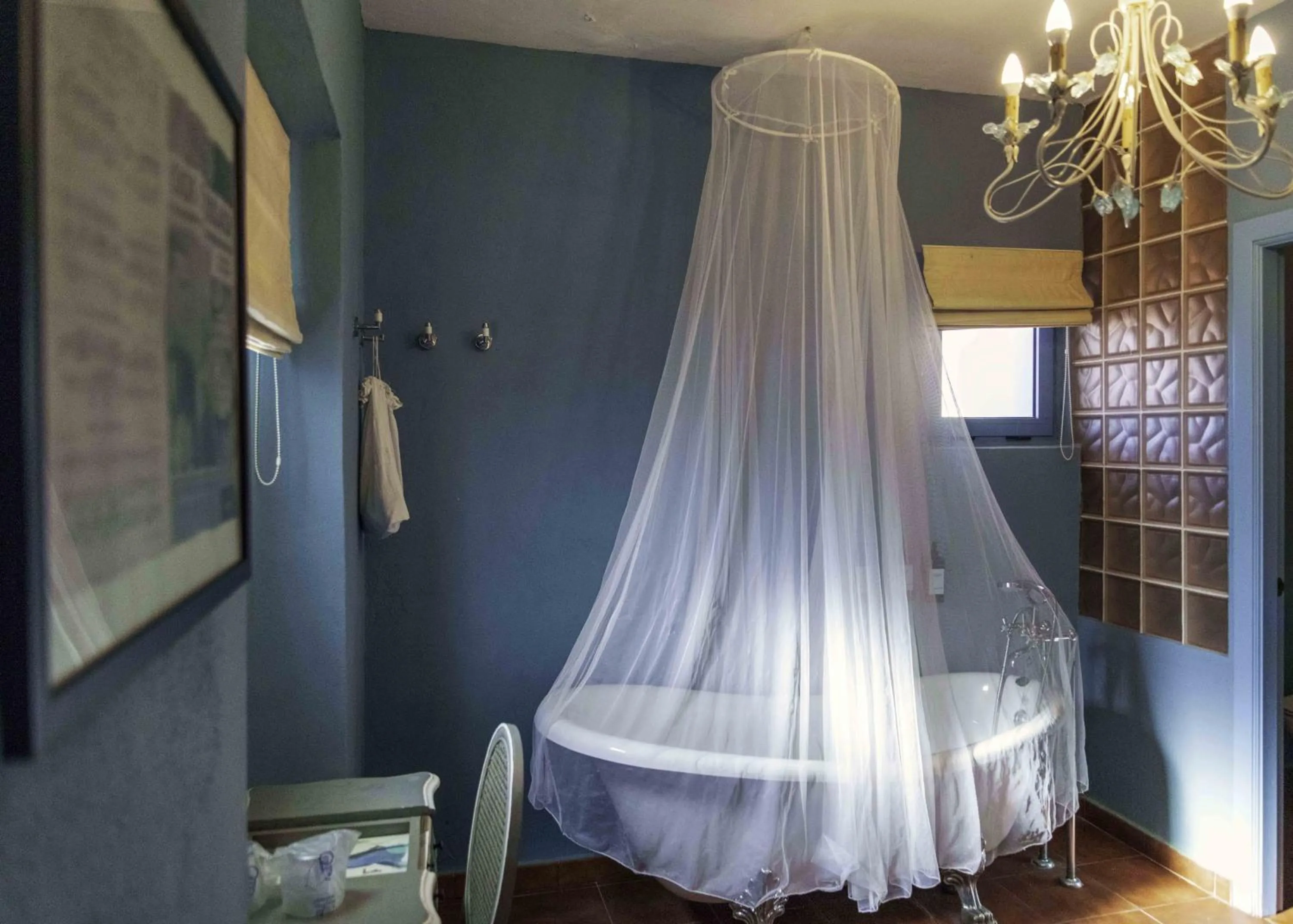 Bath, Bed in Hotel Utopía