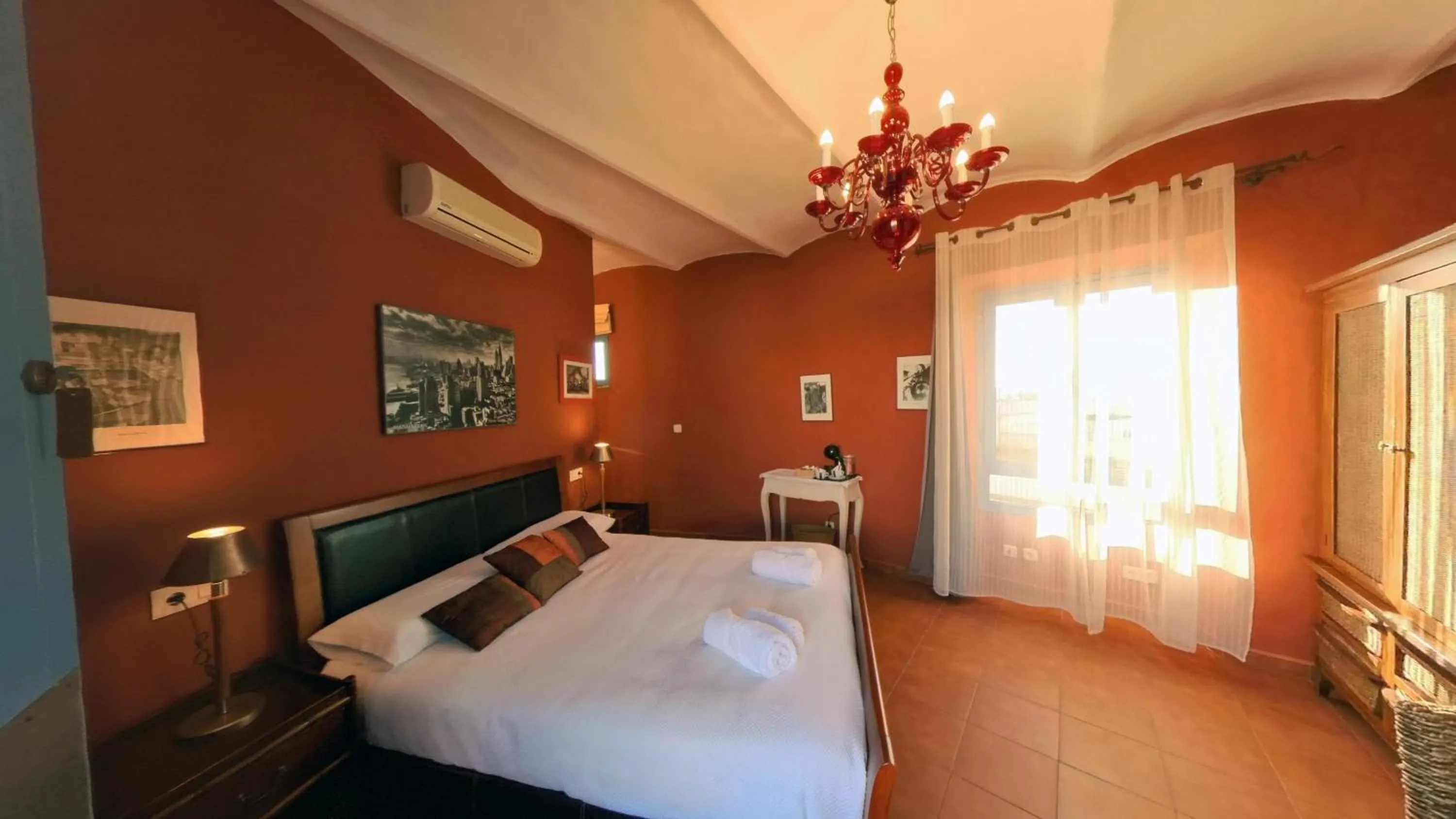 Photo of the whole room, Bed in Hotel Utopía