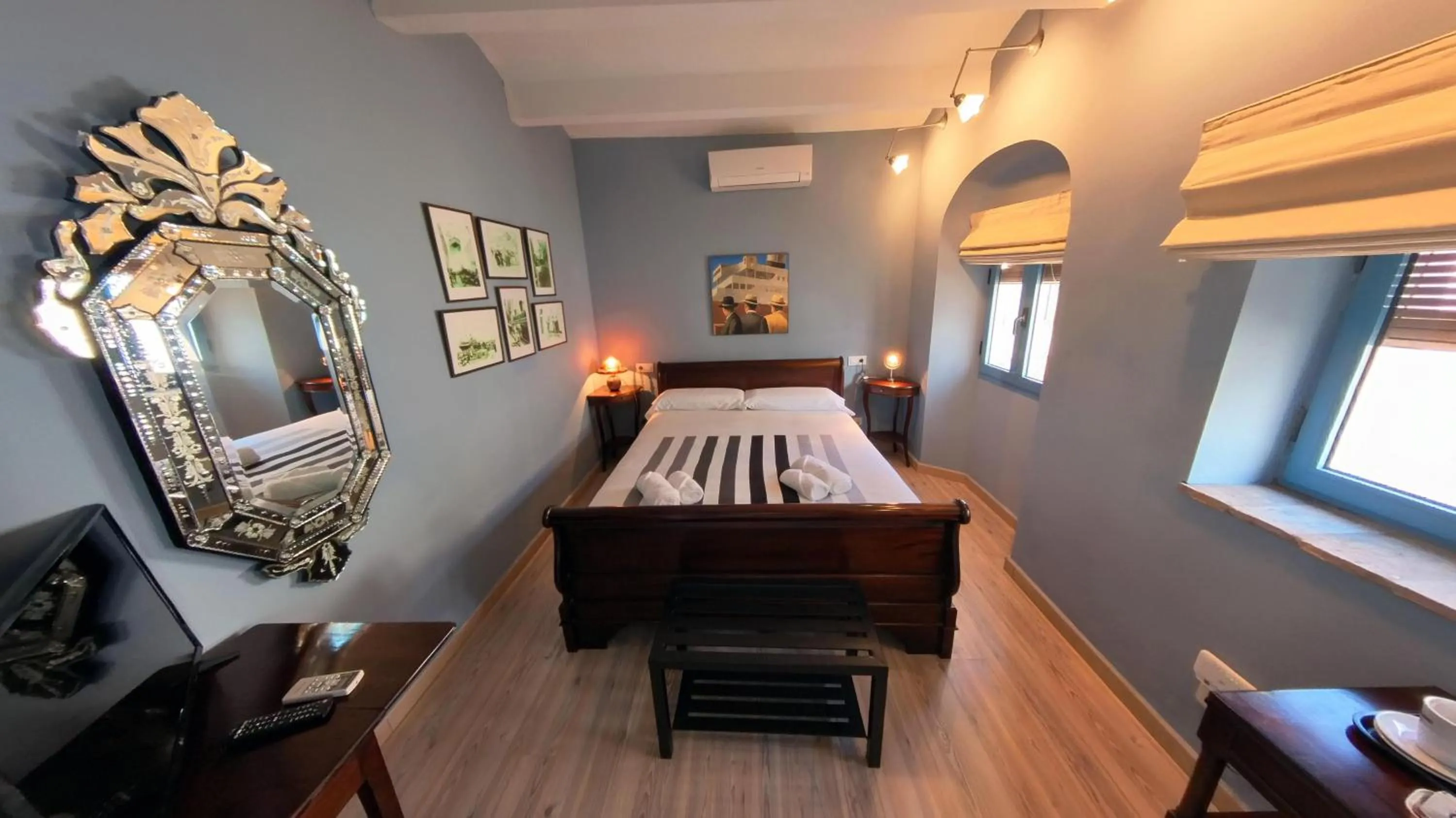 Photo of the whole room in Hotel Utopía