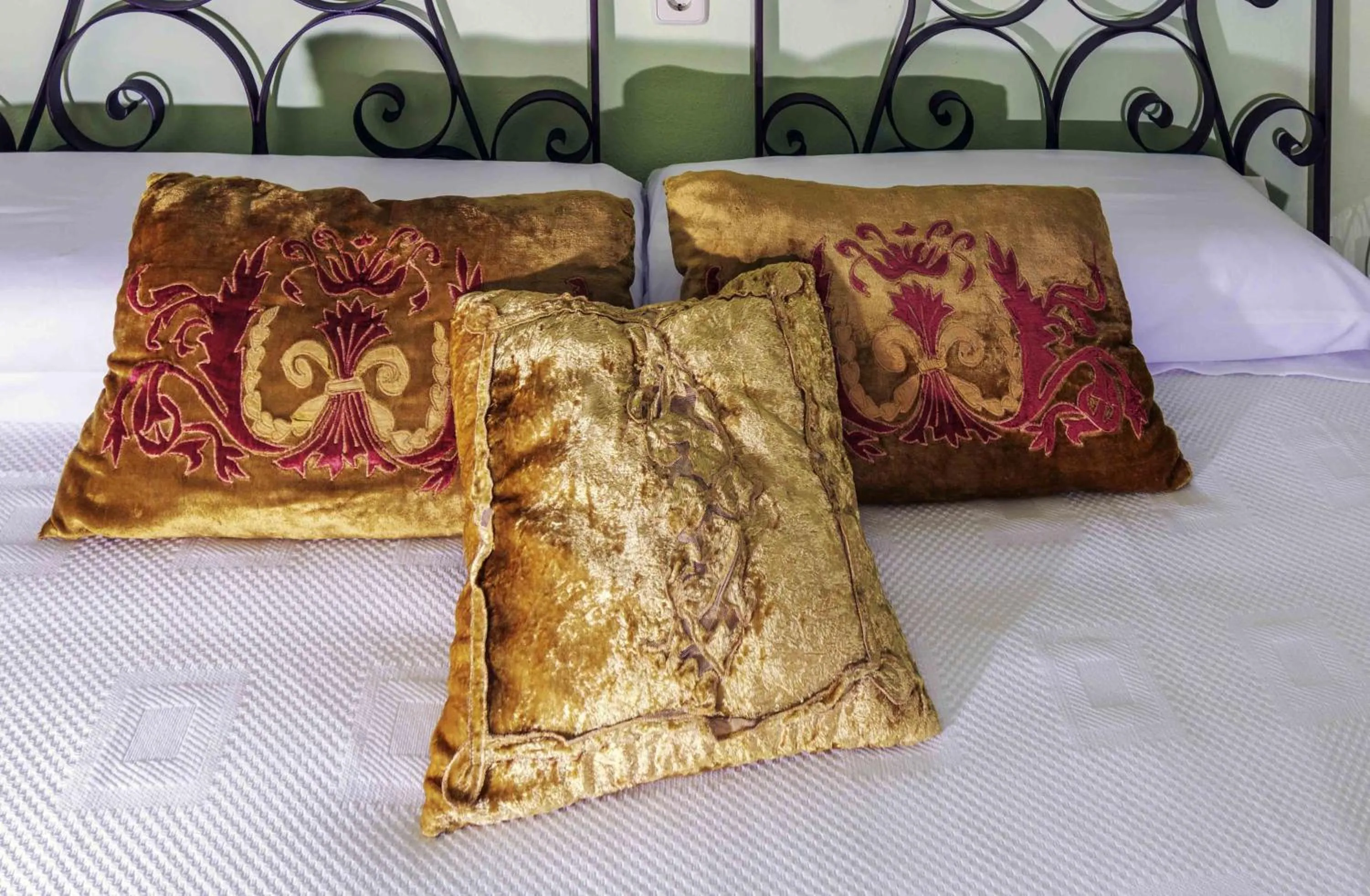 Decorative detail, Bed in Hotel Utopía