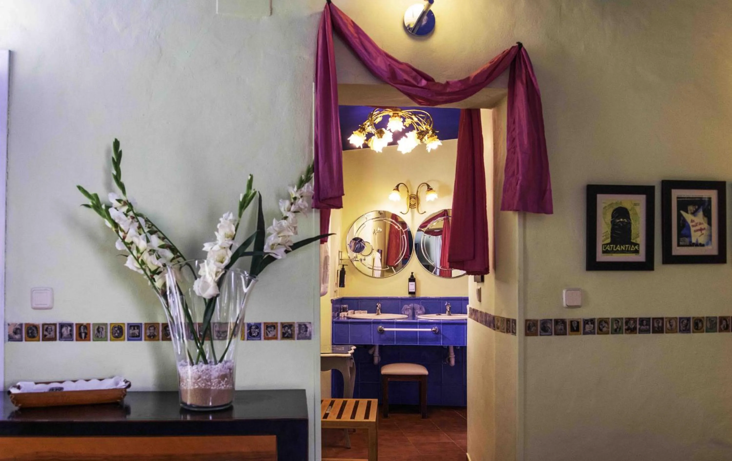 Photo of the whole room in Hotel Utopía