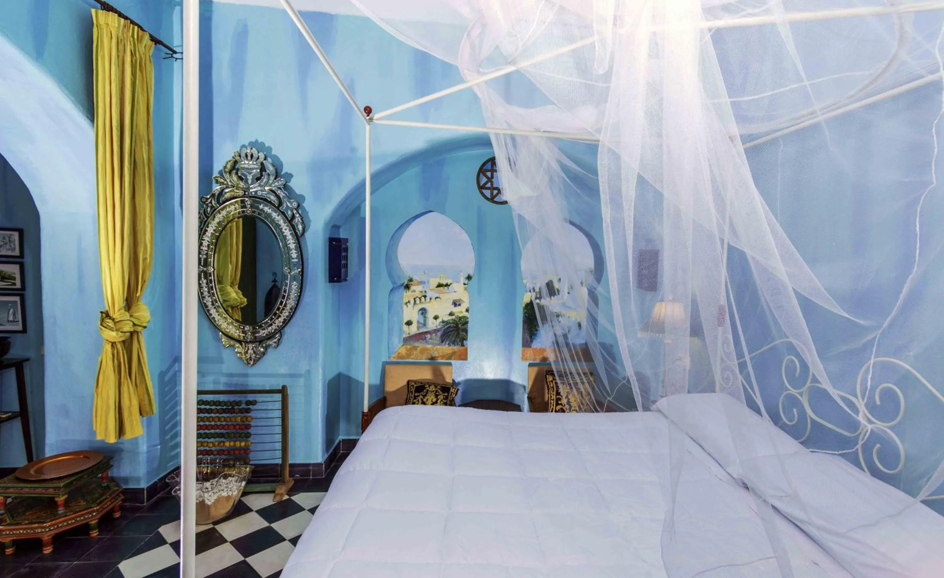 Photo of the whole room, Bed in Hotel Utopía