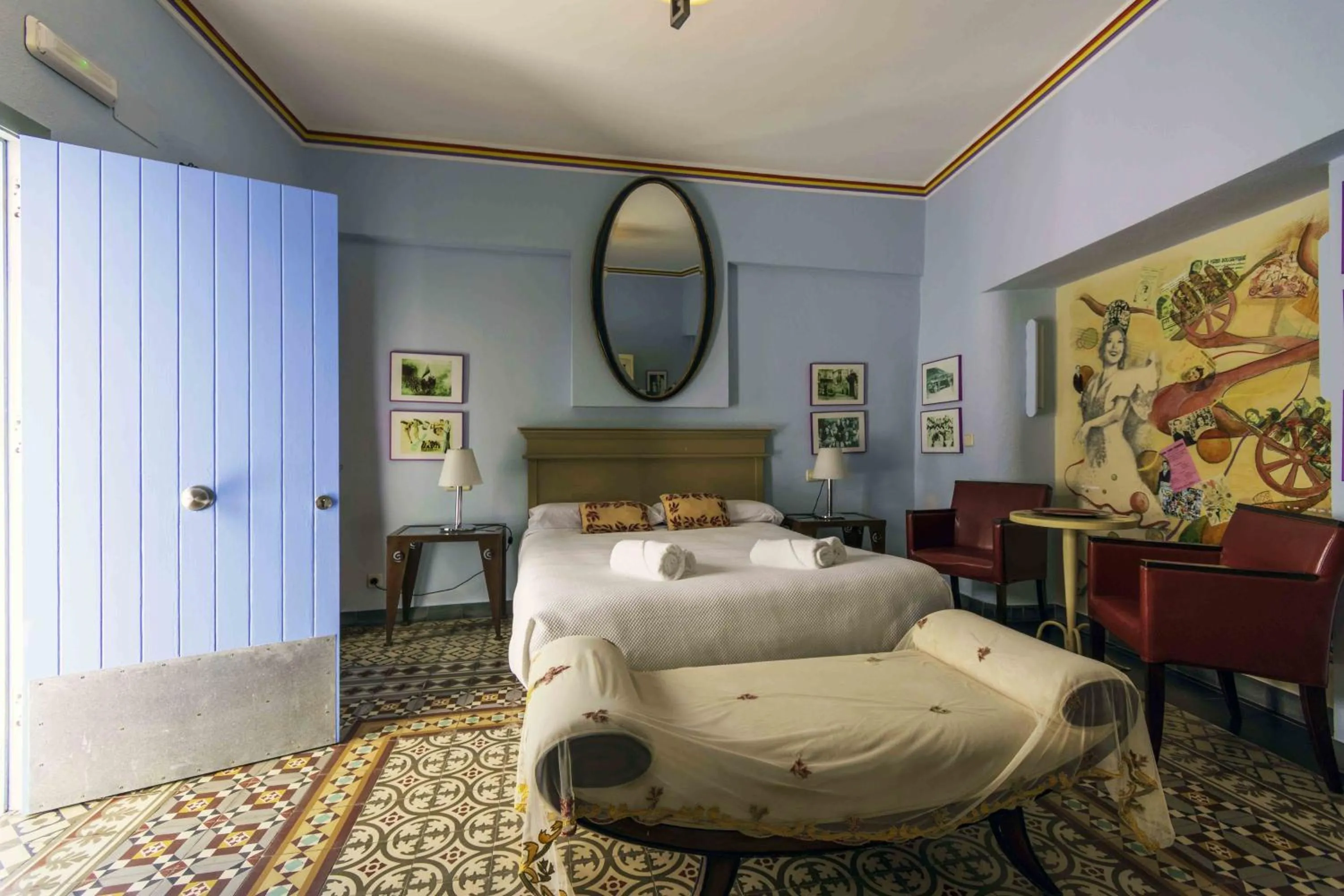 Photo of the whole room, Bed in Hotel Utopía