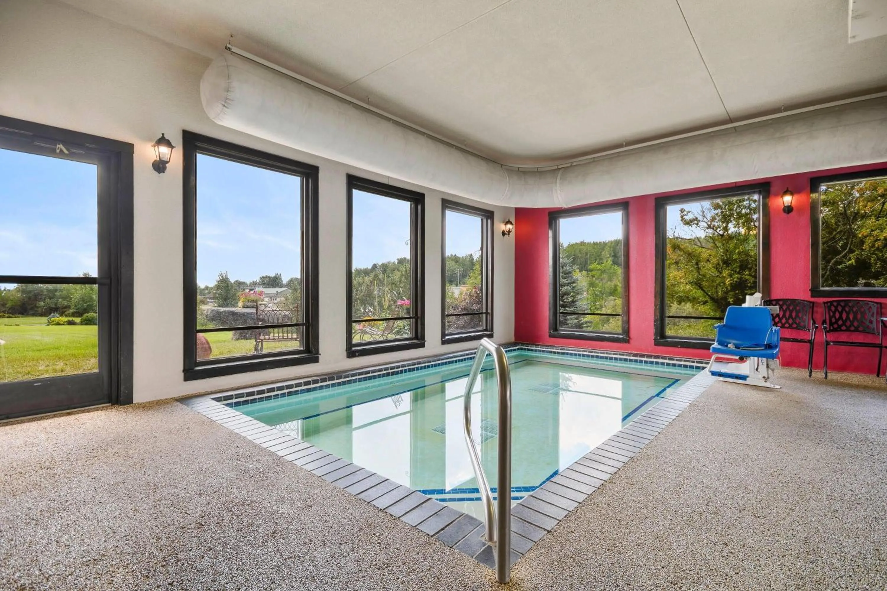 Hot Tub in Super 8 by Wyndham Eveleth