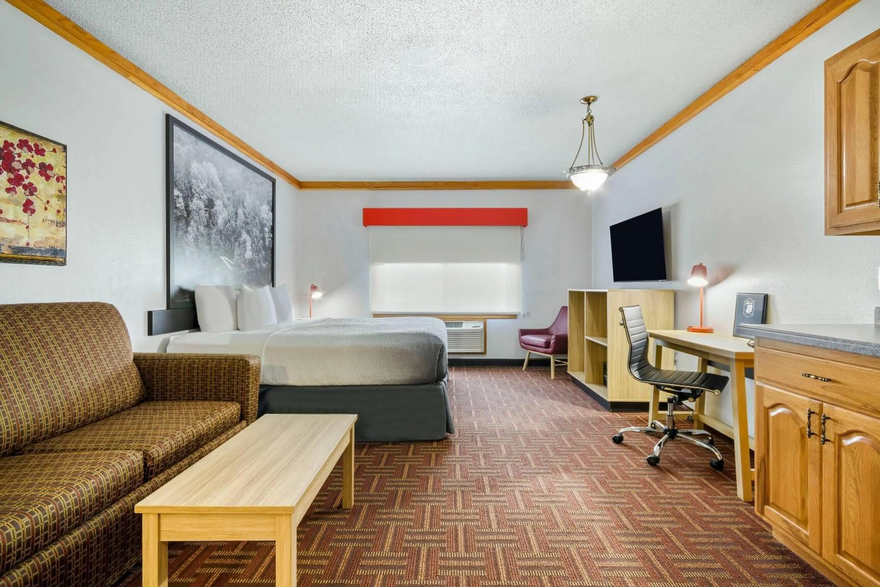 Bed in Super 8 by Wyndham Eveleth