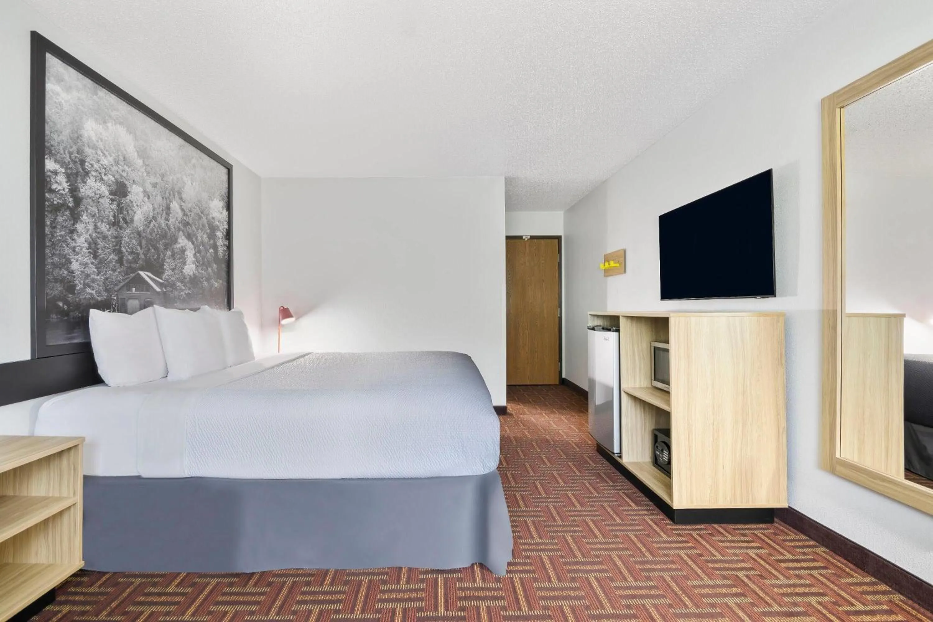Bed in Super 8 by Wyndham Eveleth