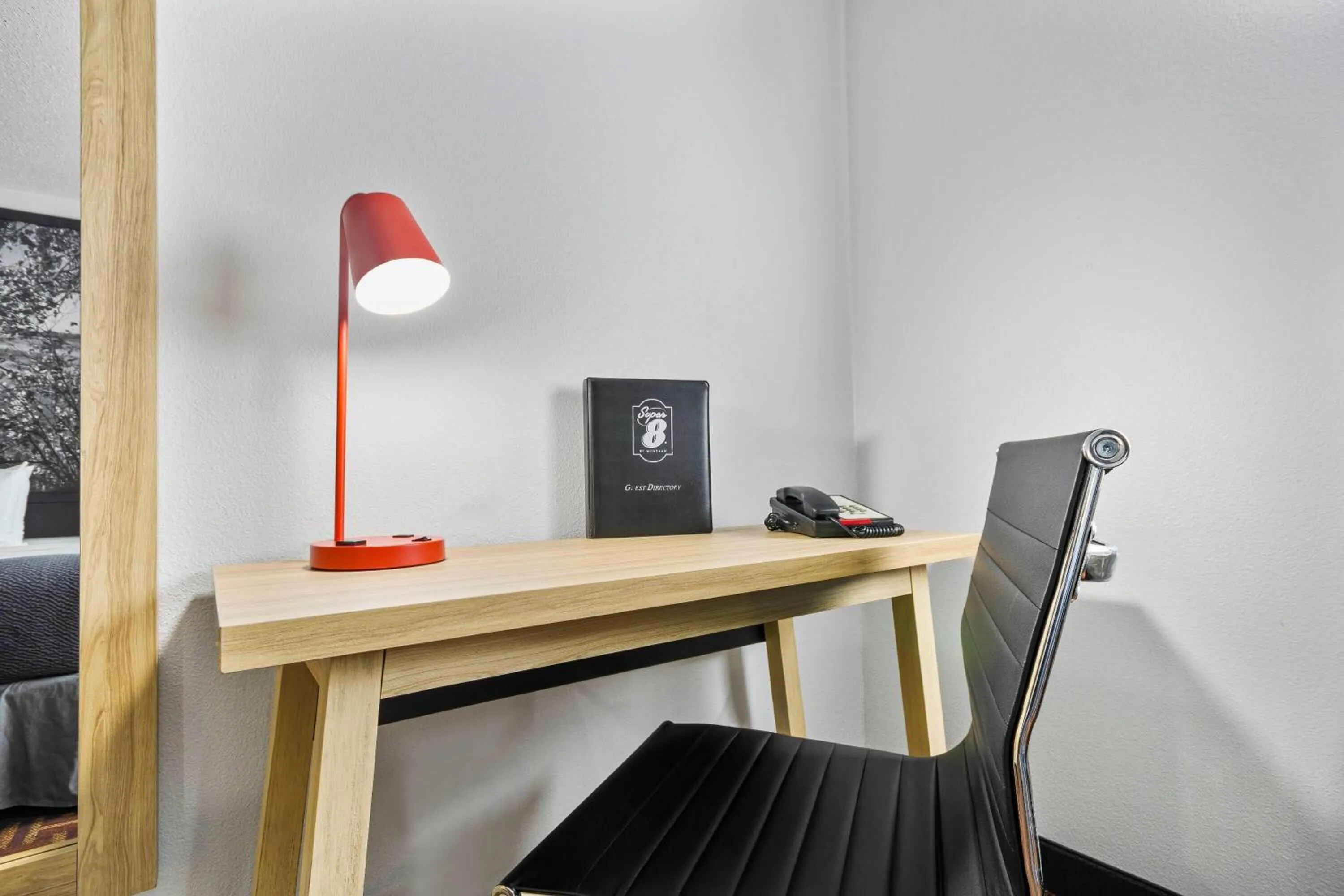 Photo of the whole room in Super 8 by Wyndham Eveleth