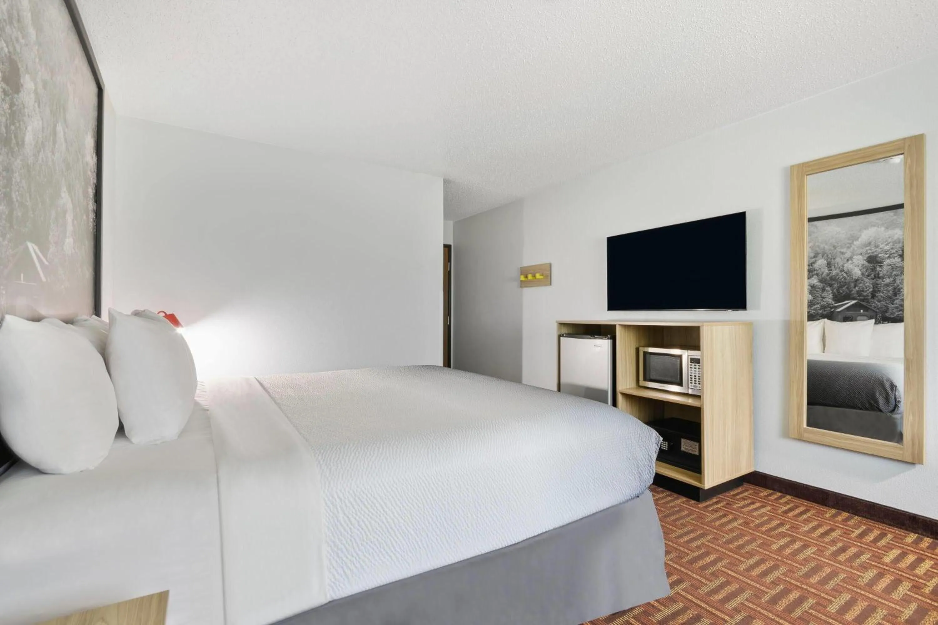 Bed in Super 8 by Wyndham Eveleth