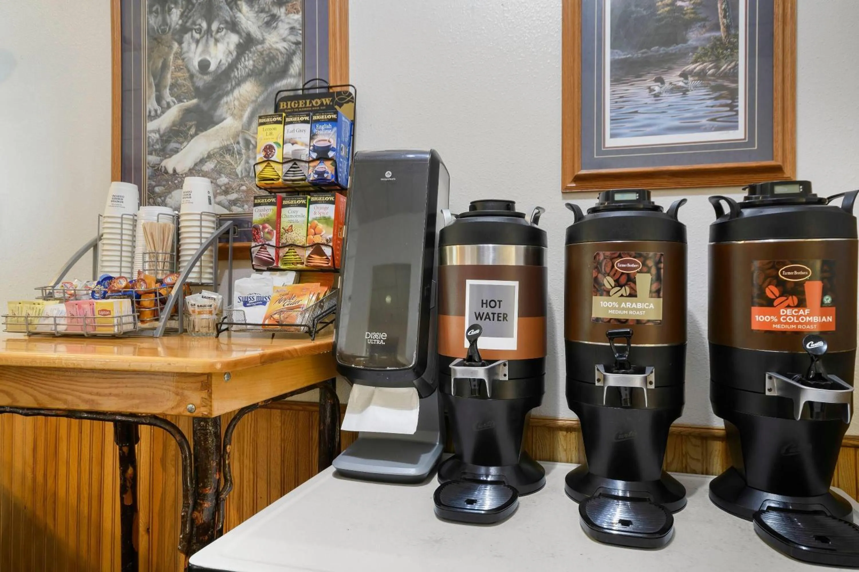 Restaurant/places to eat in Super 8 by Wyndham Eveleth