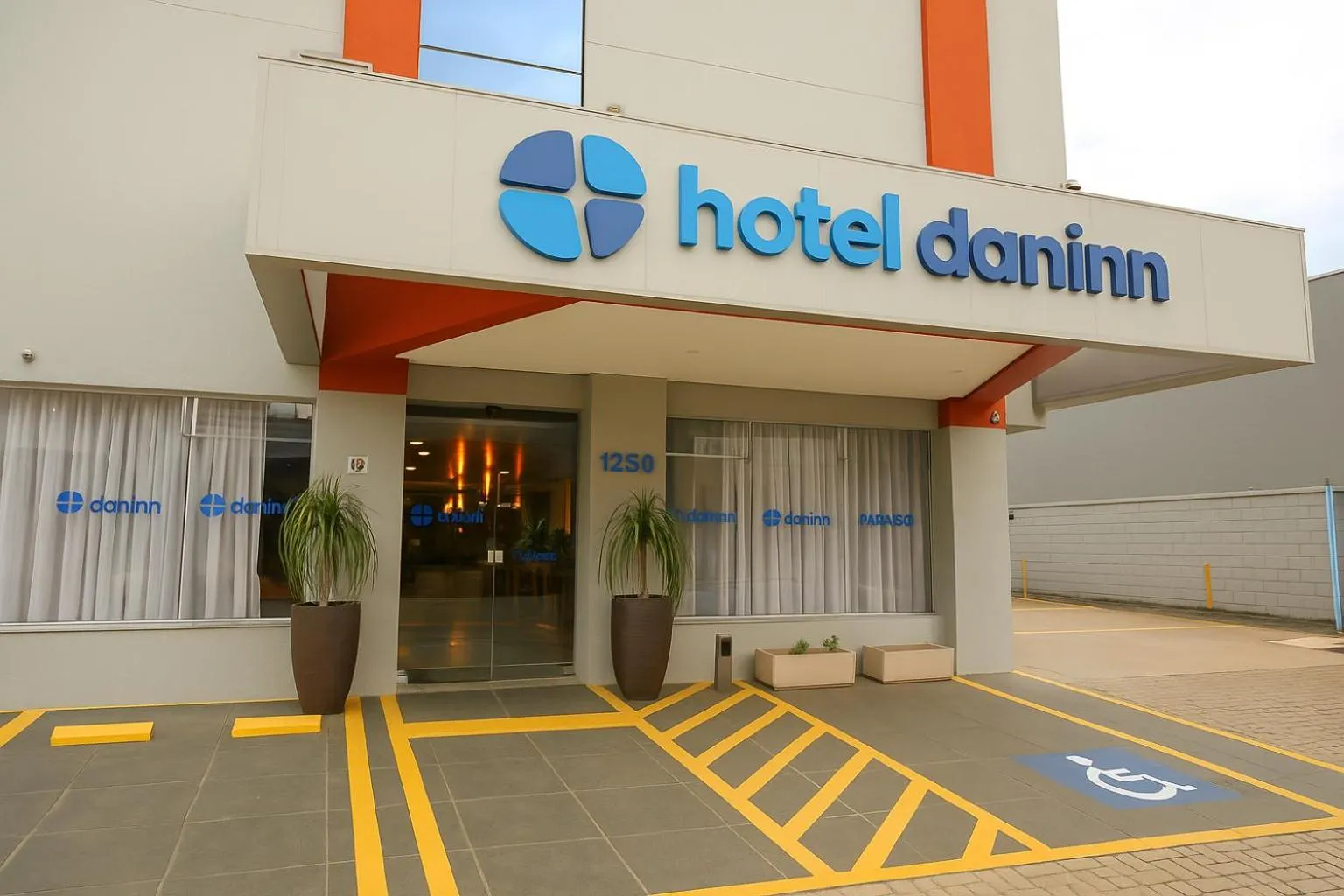 Facade/entrance in Hotel Dan Inn São Carlos By Nacional Inn