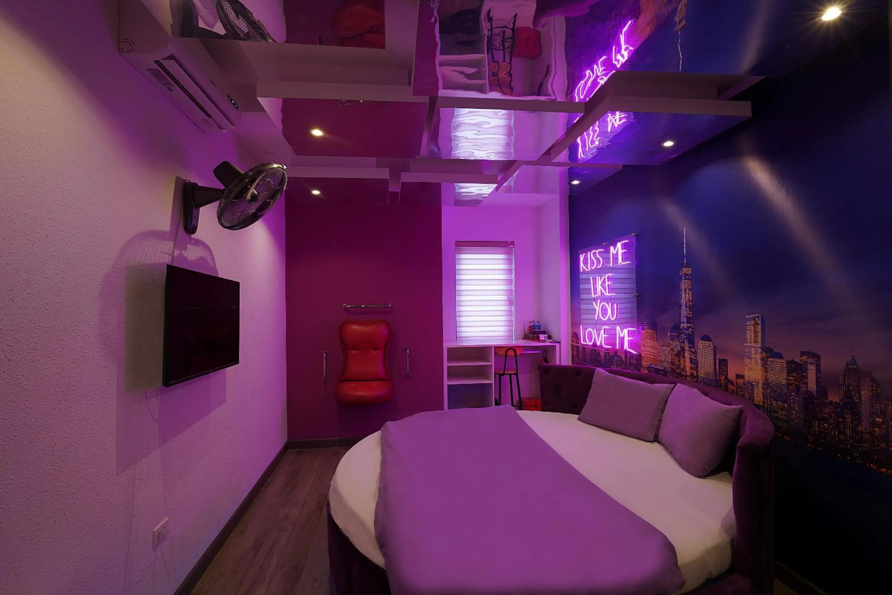 Bed in 69 Boutique by Minova