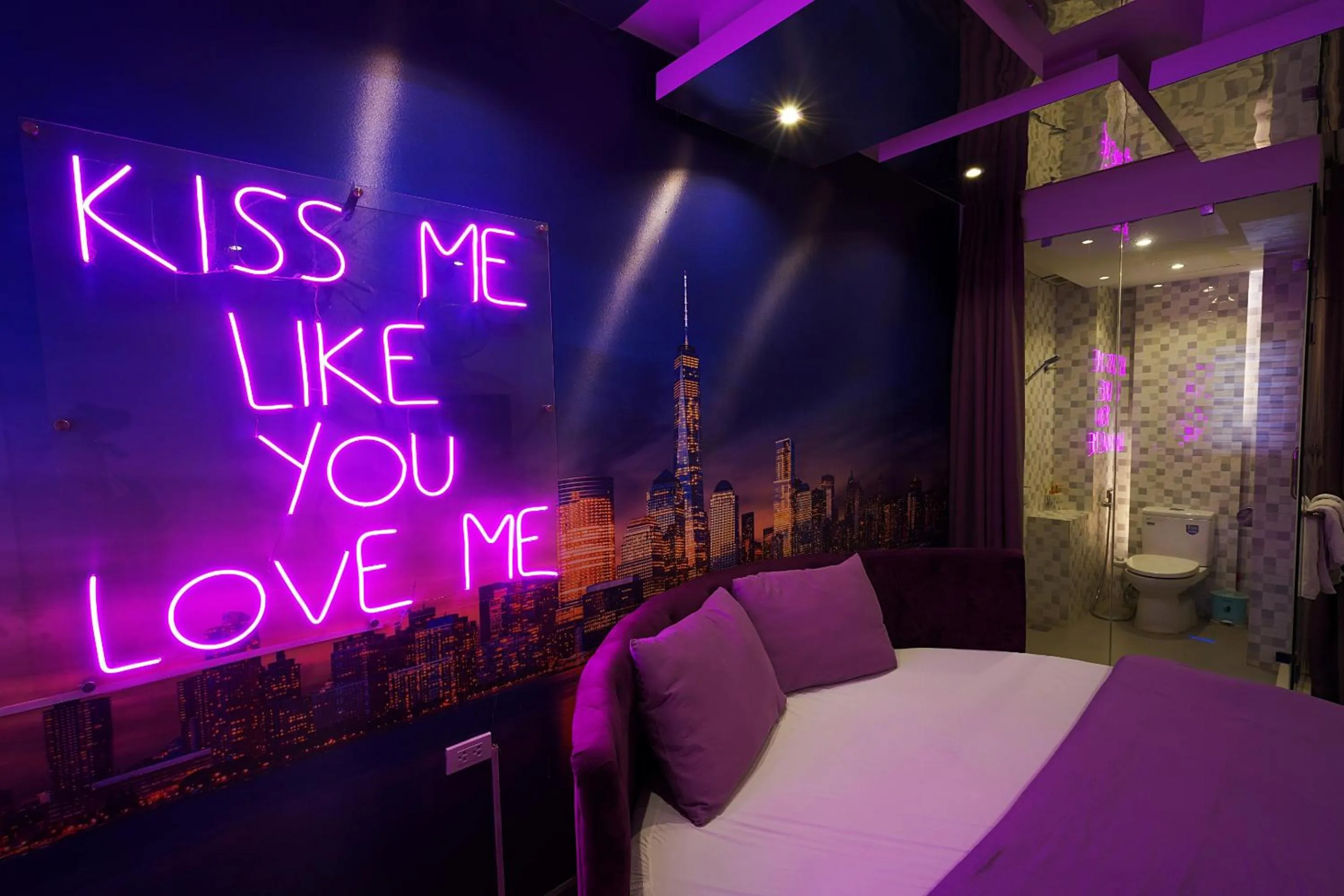 Bathroom in 69 Boutique by Minova