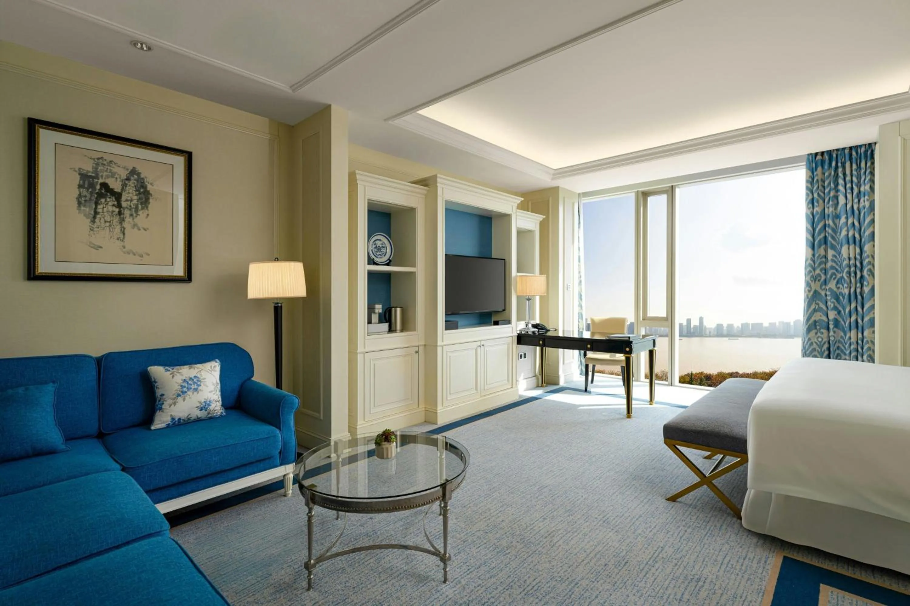 Living room, Bed in The Azure Qiantang, a Luxury Collection Hotel, Hangzhou
