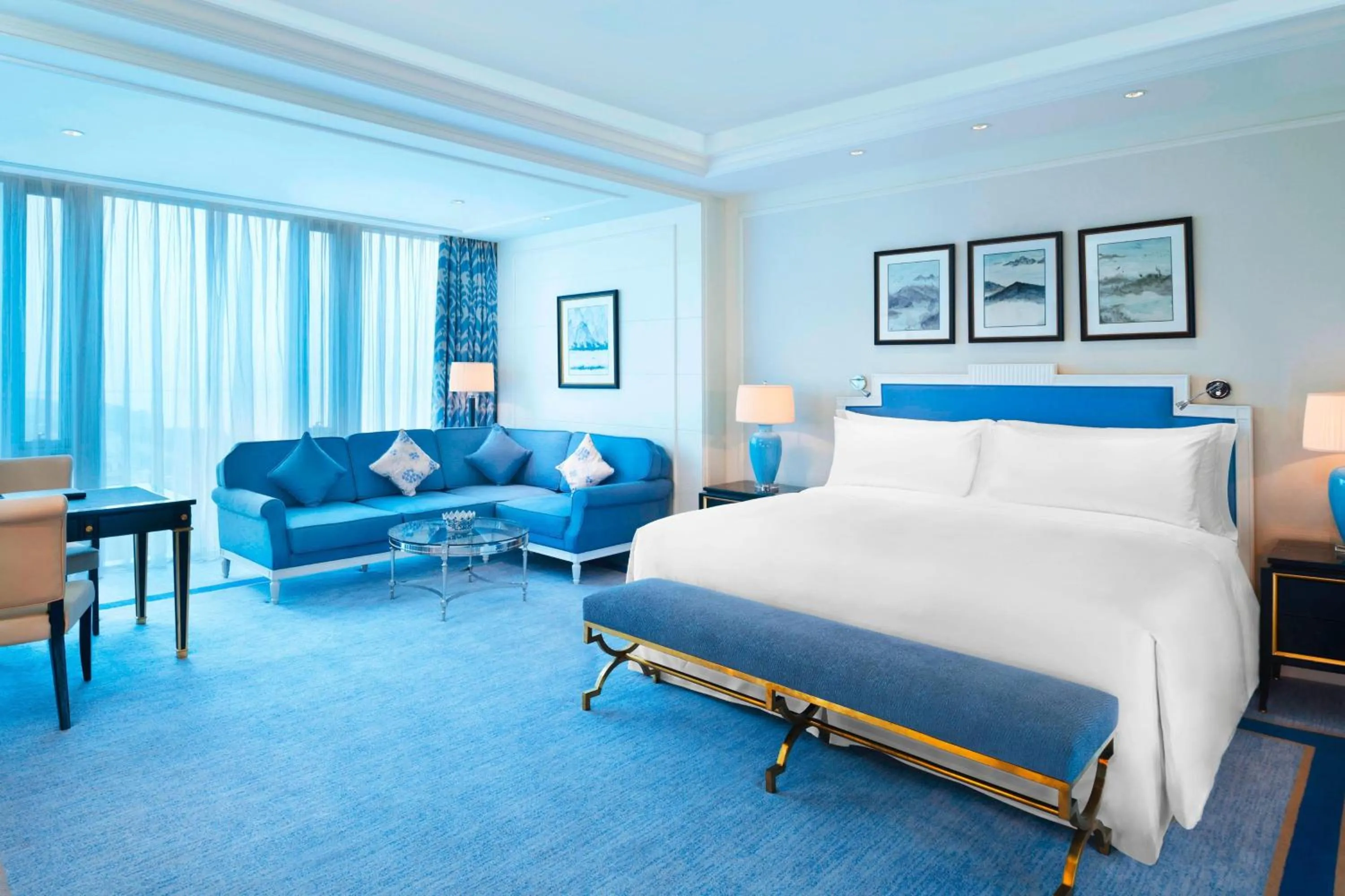 Photo of the whole room, Bed in The Azure Qiantang, a Luxury Collection Hotel, Hangzhou