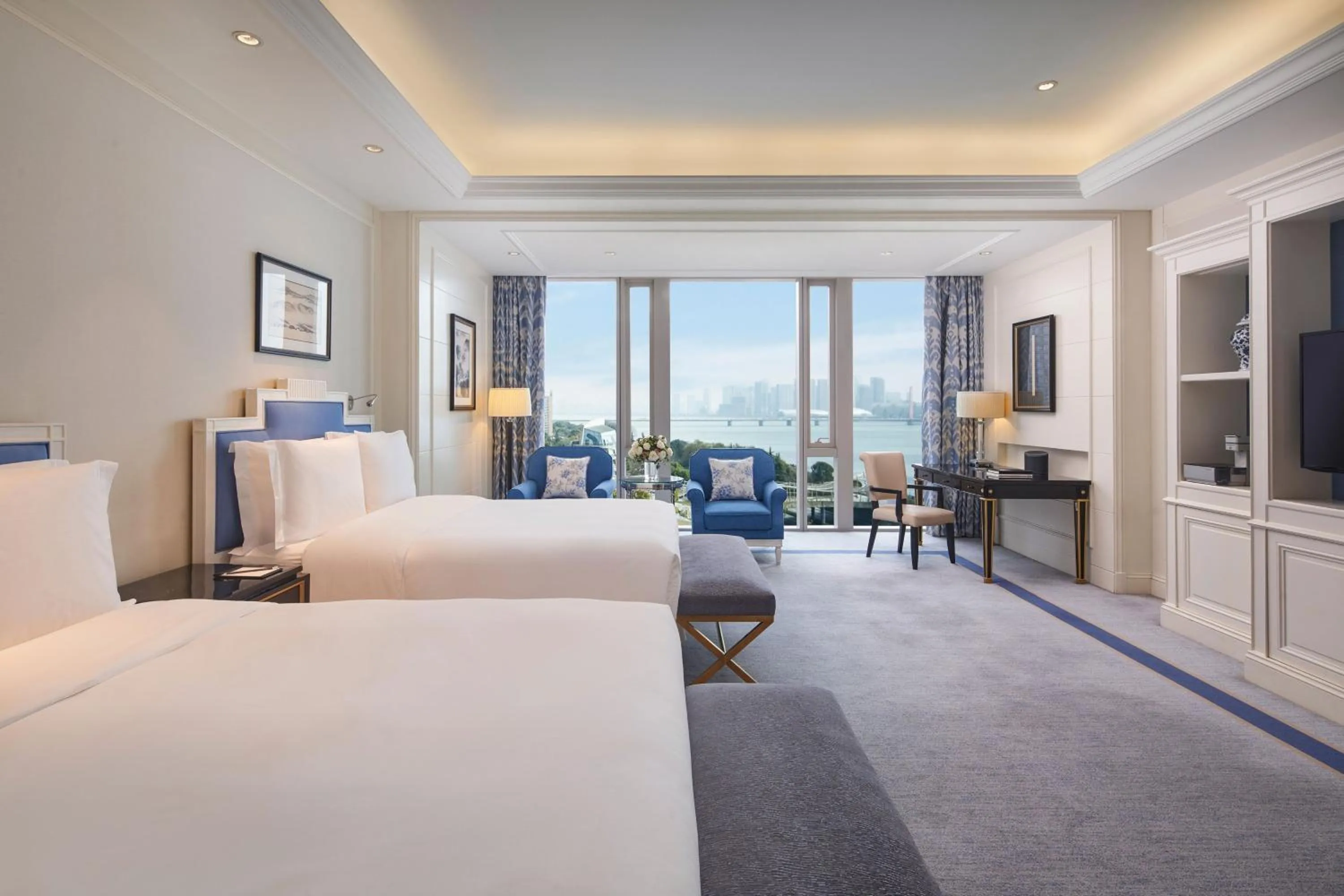 Photo of the whole room, Bed in The Azure Qiantang, a Luxury Collection Hotel, Hangzhou