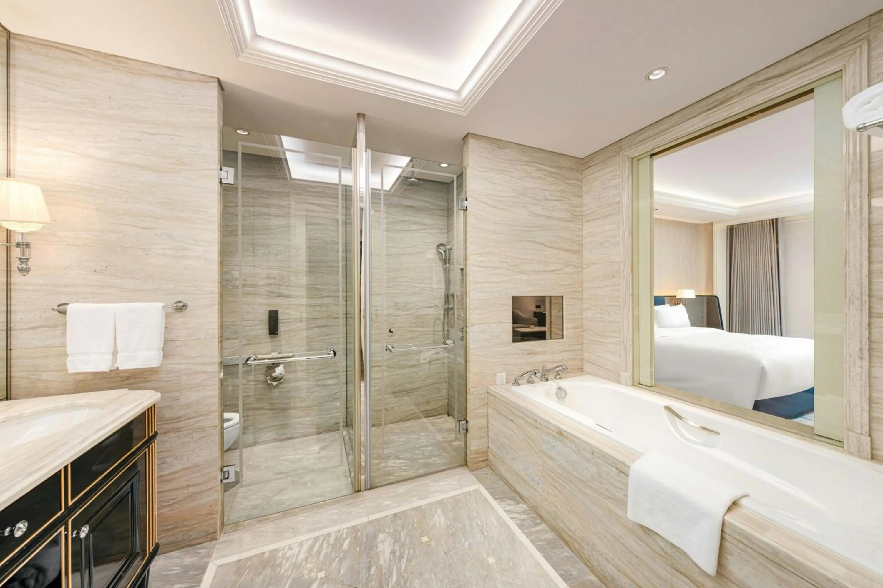 Bathroom in The Azure Qiantang, a Luxury Collection Hotel, Hangzhou