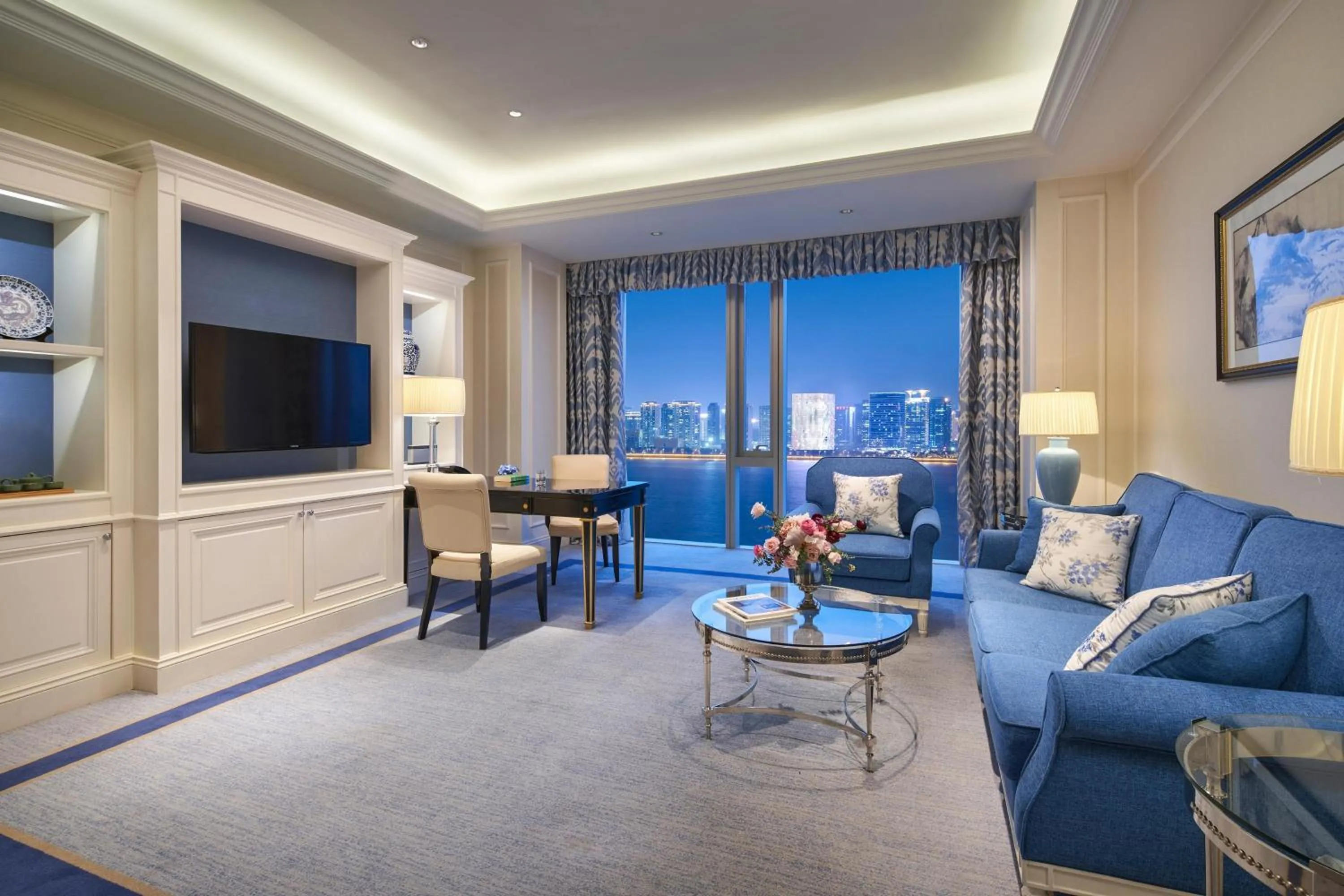 Living room in The Azure Qiantang, a Luxury Collection Hotel, Hangzhou