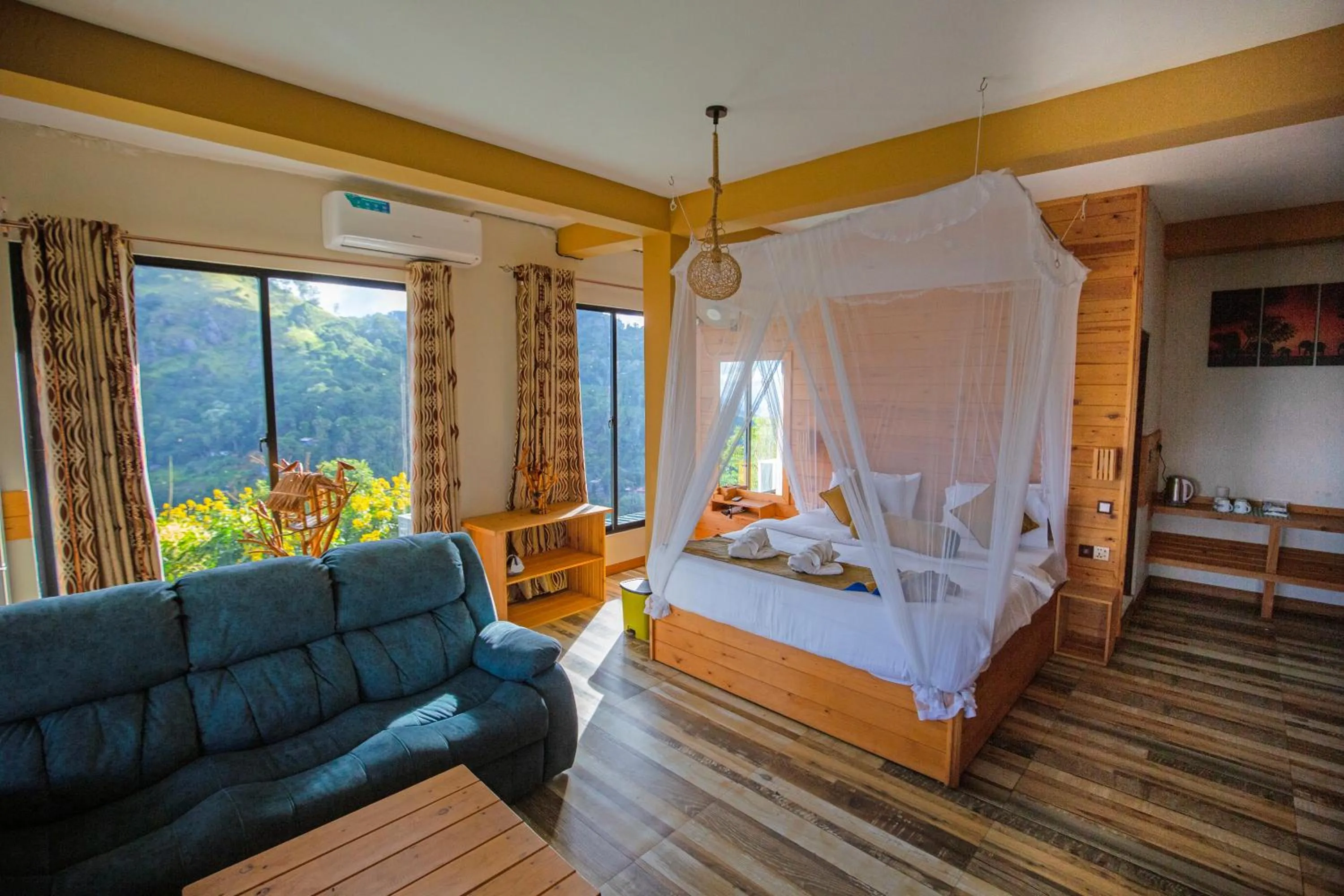 Bedroom, Bed in Green Hill