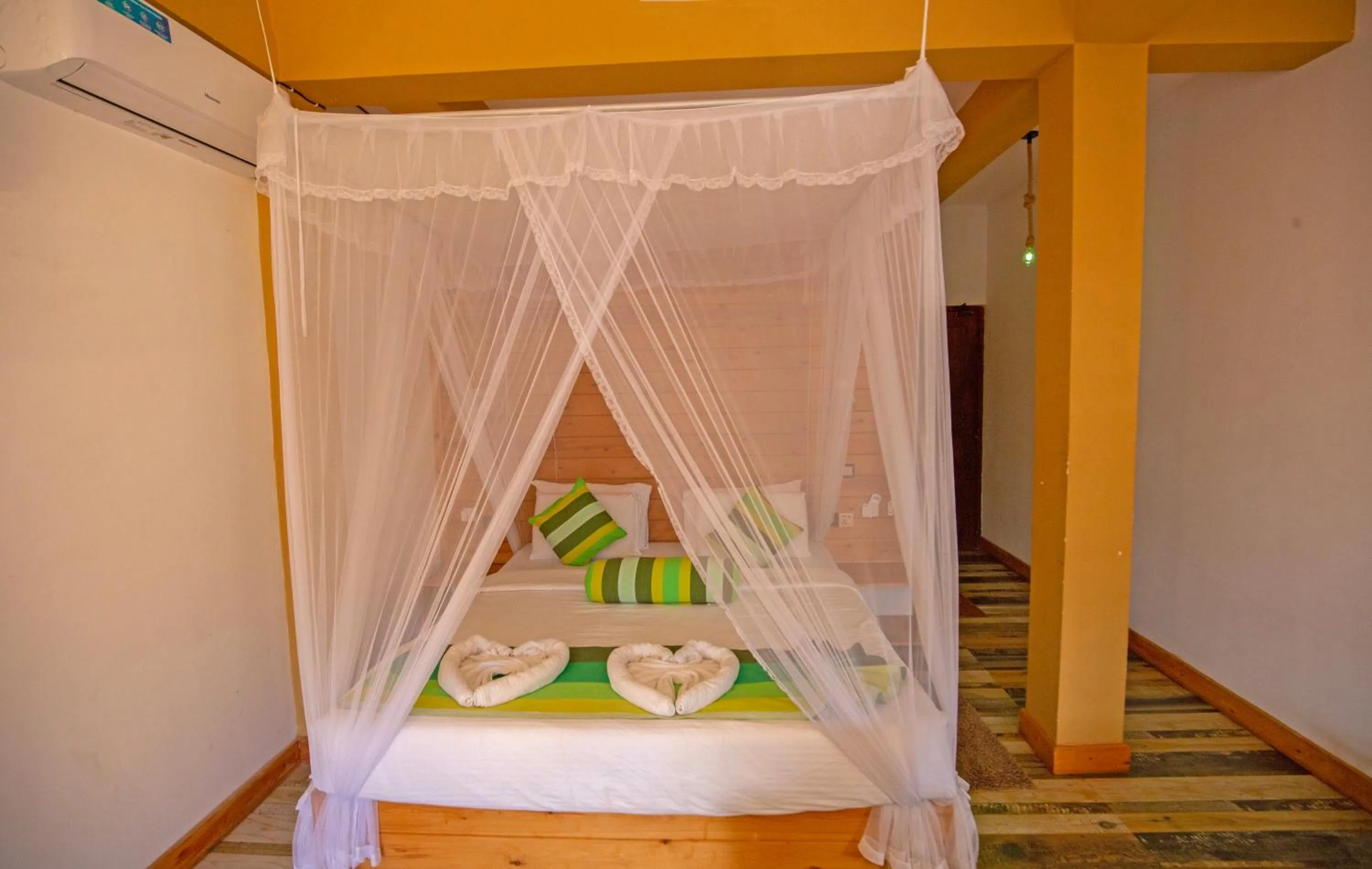 Bedroom, Bed in Green Hill