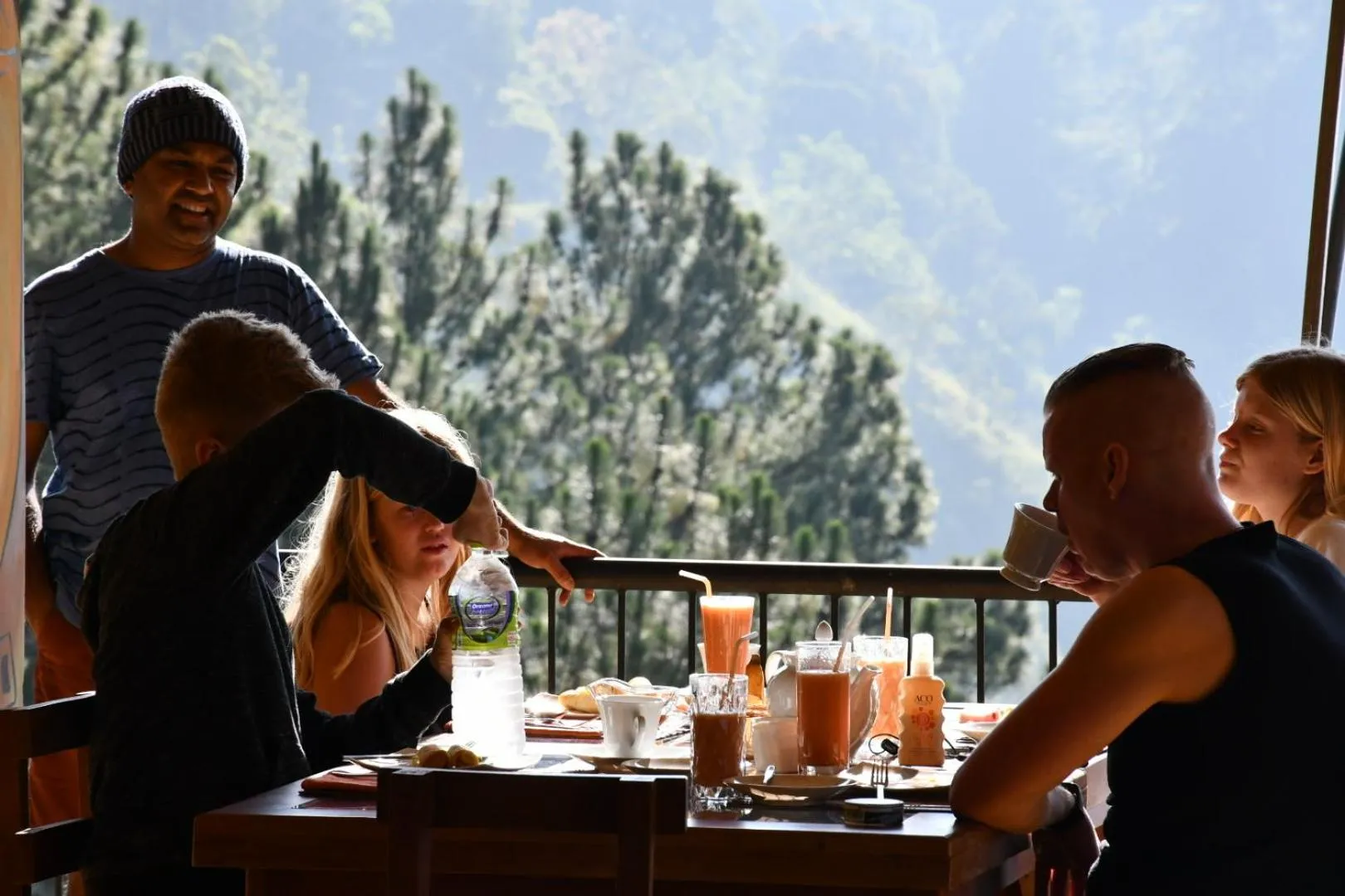 Restaurant/places to eat in Green Hill