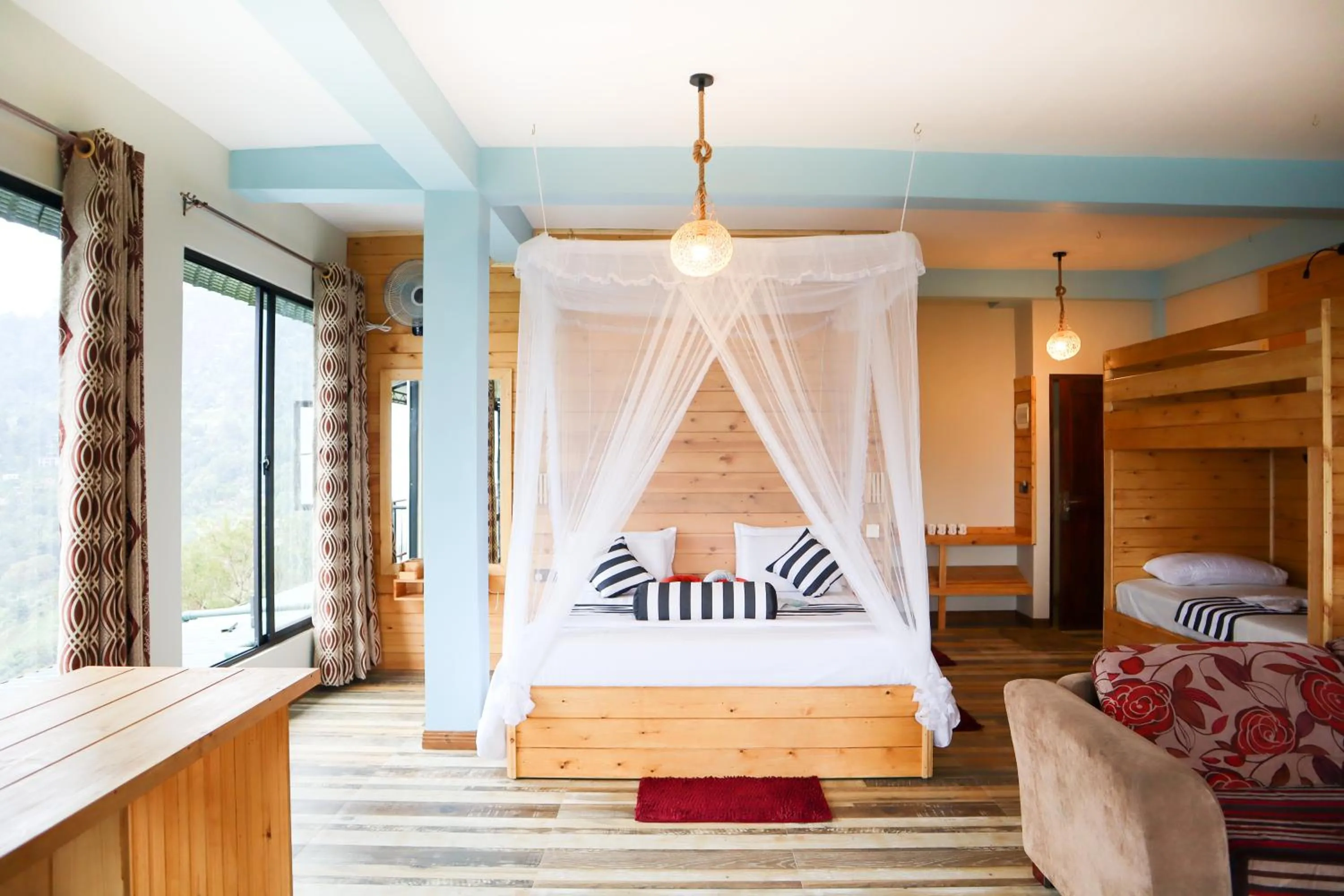 Photo of the whole room, Bed in Green Hill