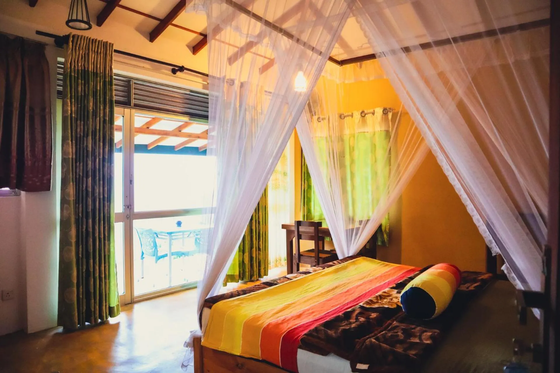 Photo of the whole room, Bed in Green Hill