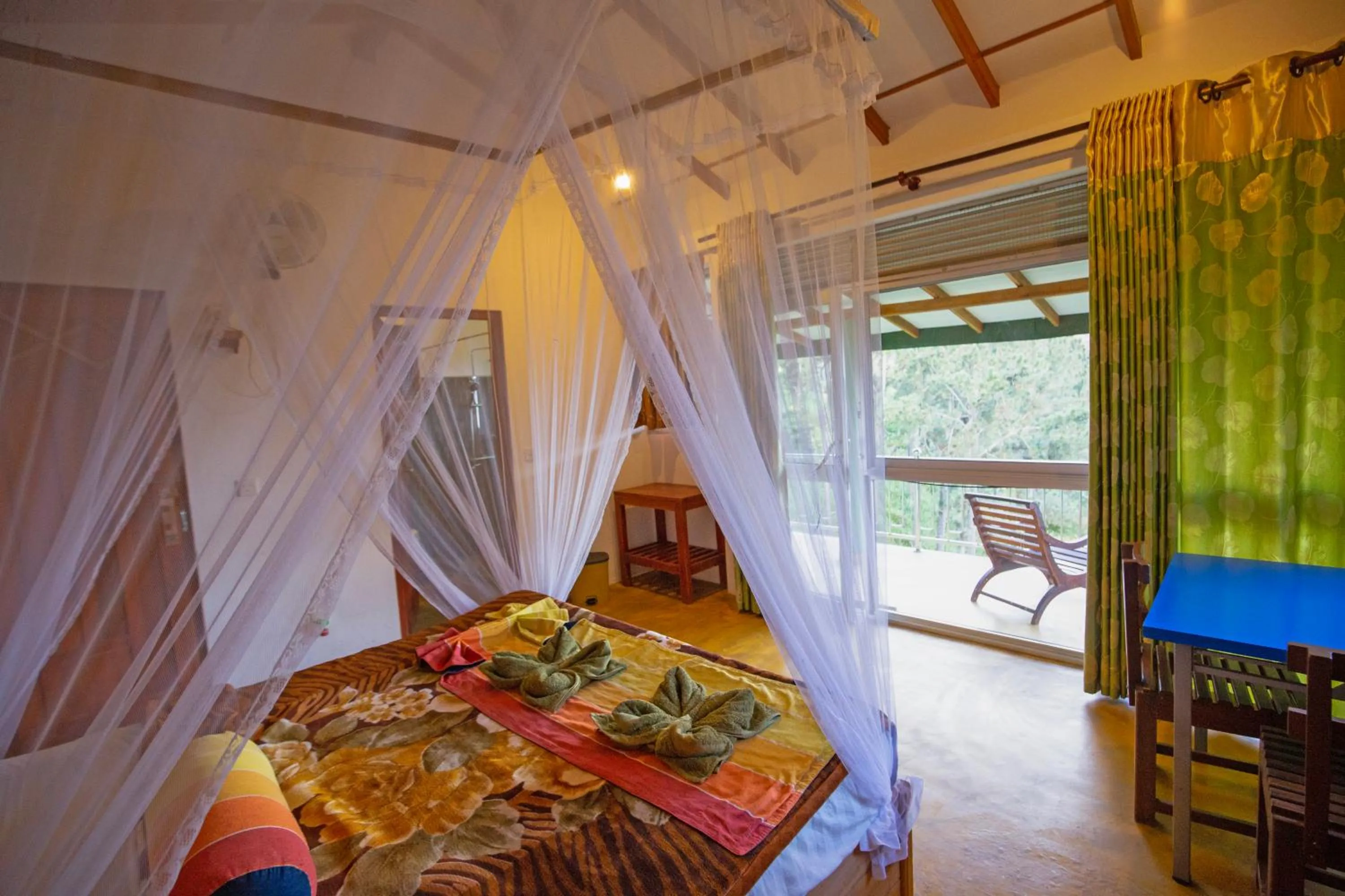 Bedroom, Bed in Green Hill