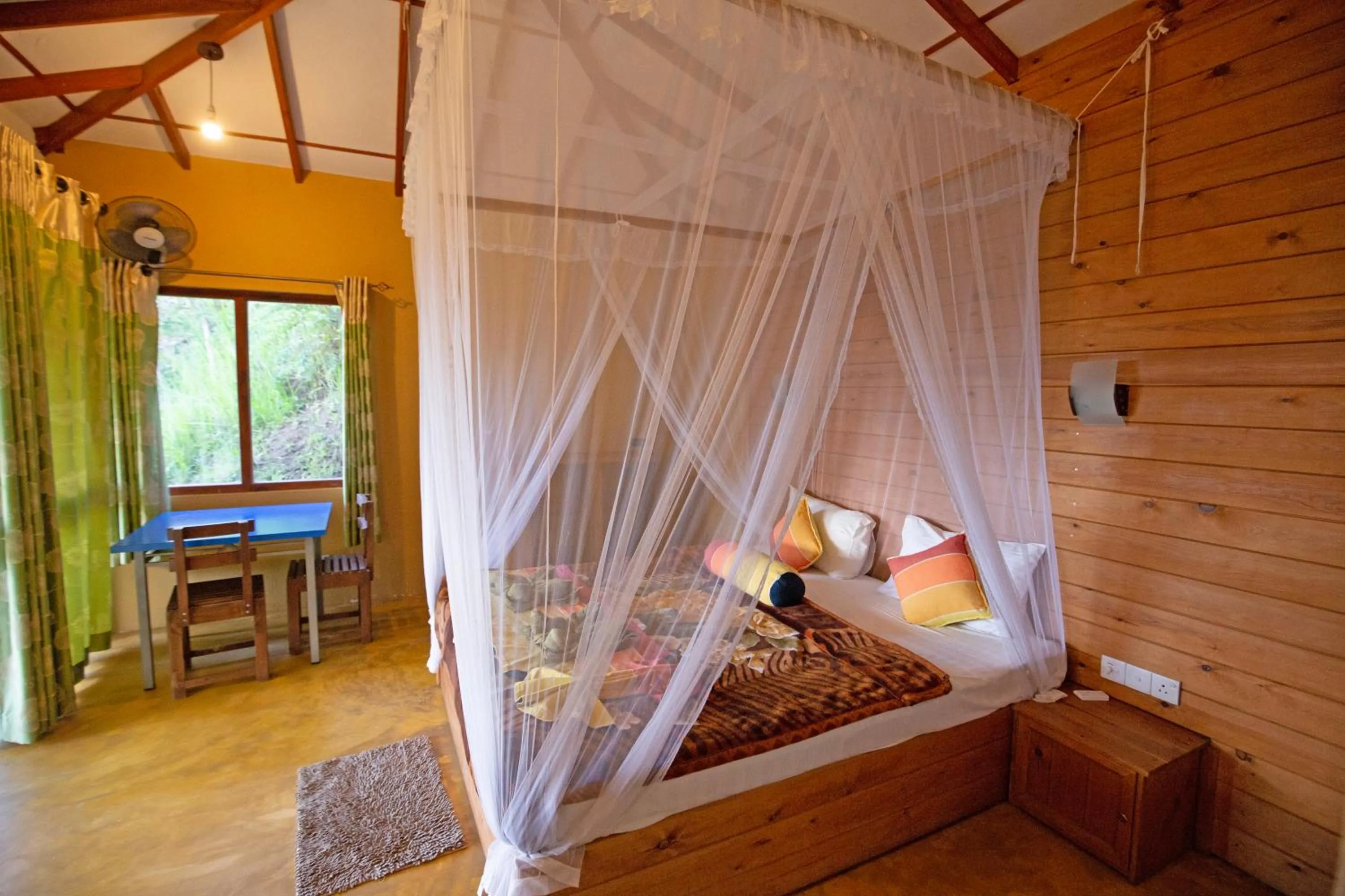 Bedroom, Bed in Green Hill