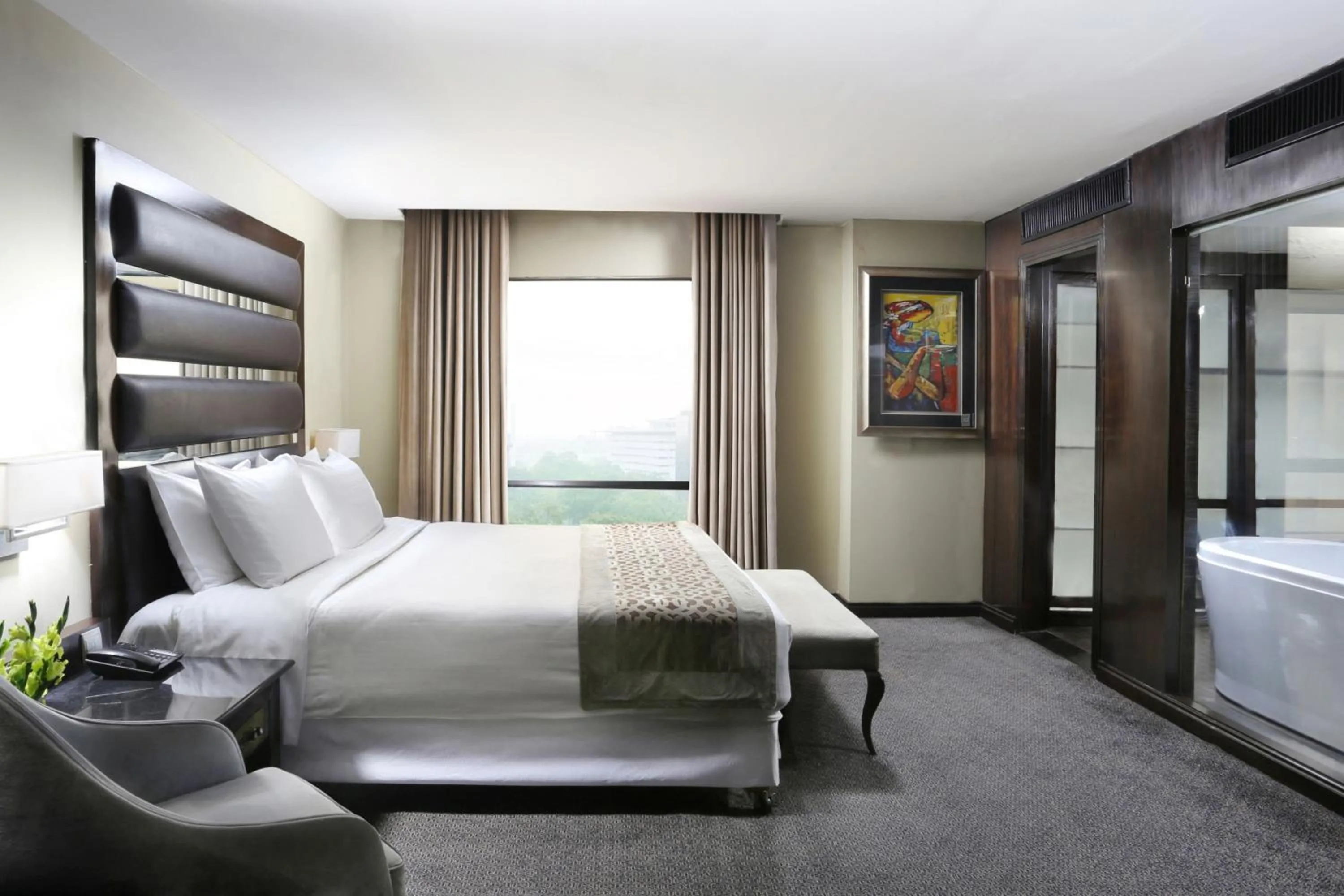 Photo of the whole room, Bed in Four Points by Sheraton Lahore