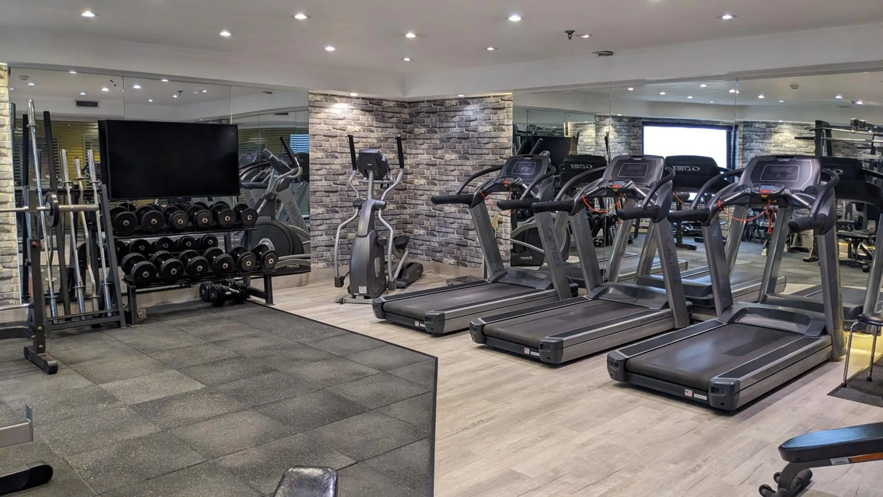 Fitness centre/facilities in Four Points by Sheraton Lahore