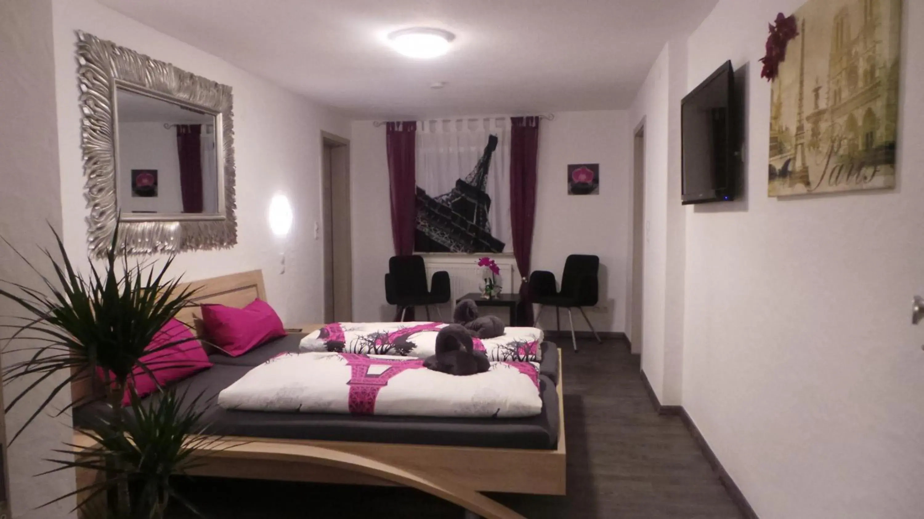 Double Room in Gästehaus Metropolitan Double Room in Gästehaus Metropolitan