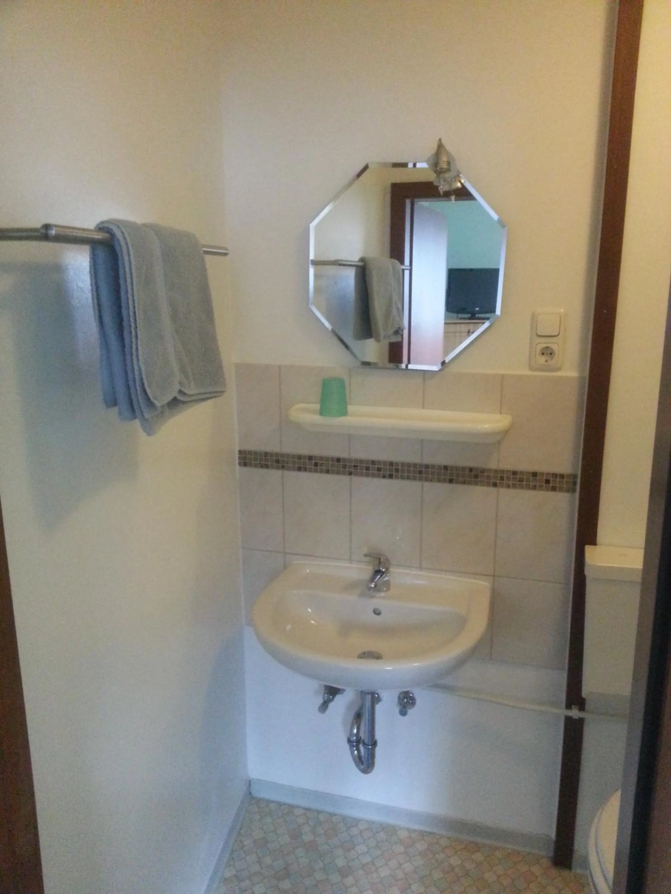 Photo of the whole room in Hotel Deutsches Haus Francop