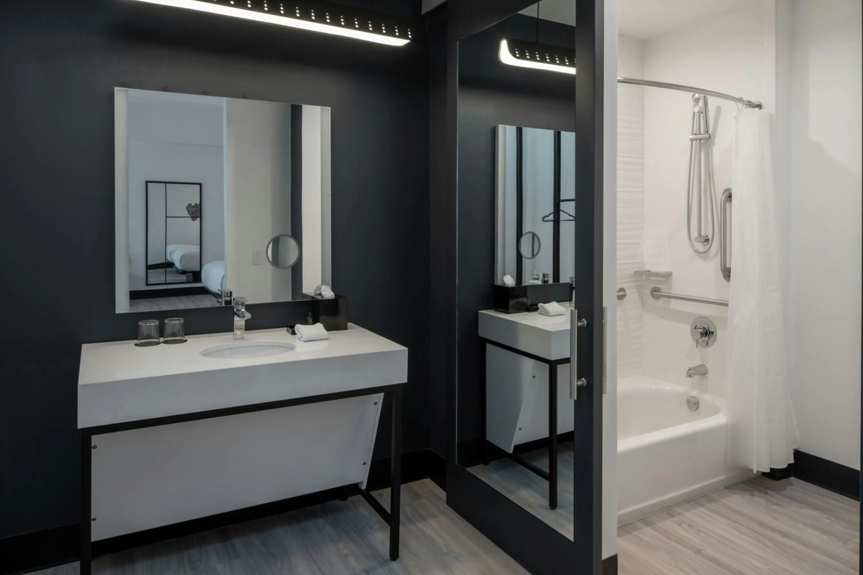 Bathroom in Aloft Memphis Downtown