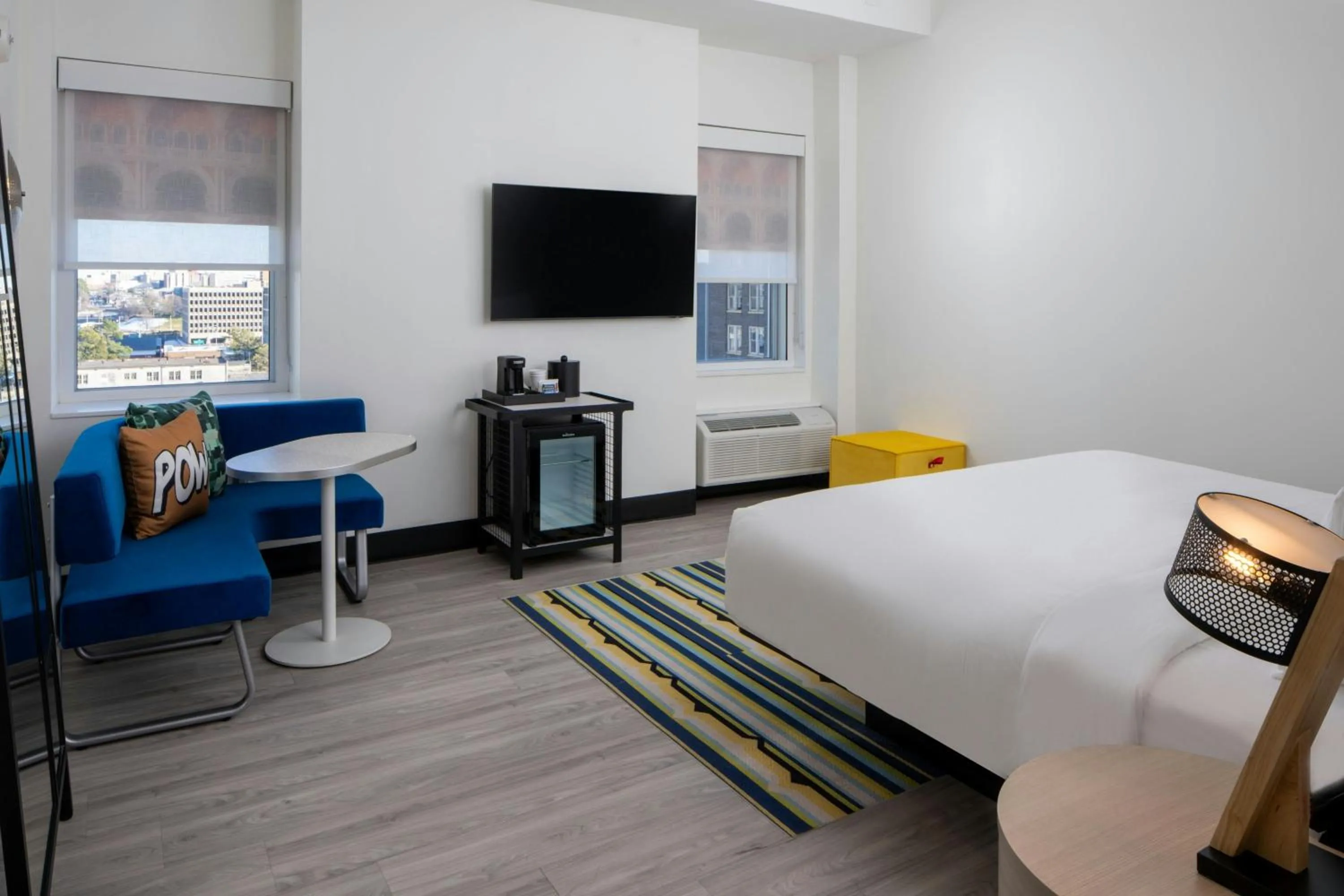 Photo of the whole room, Bed in Aloft Memphis Downtown