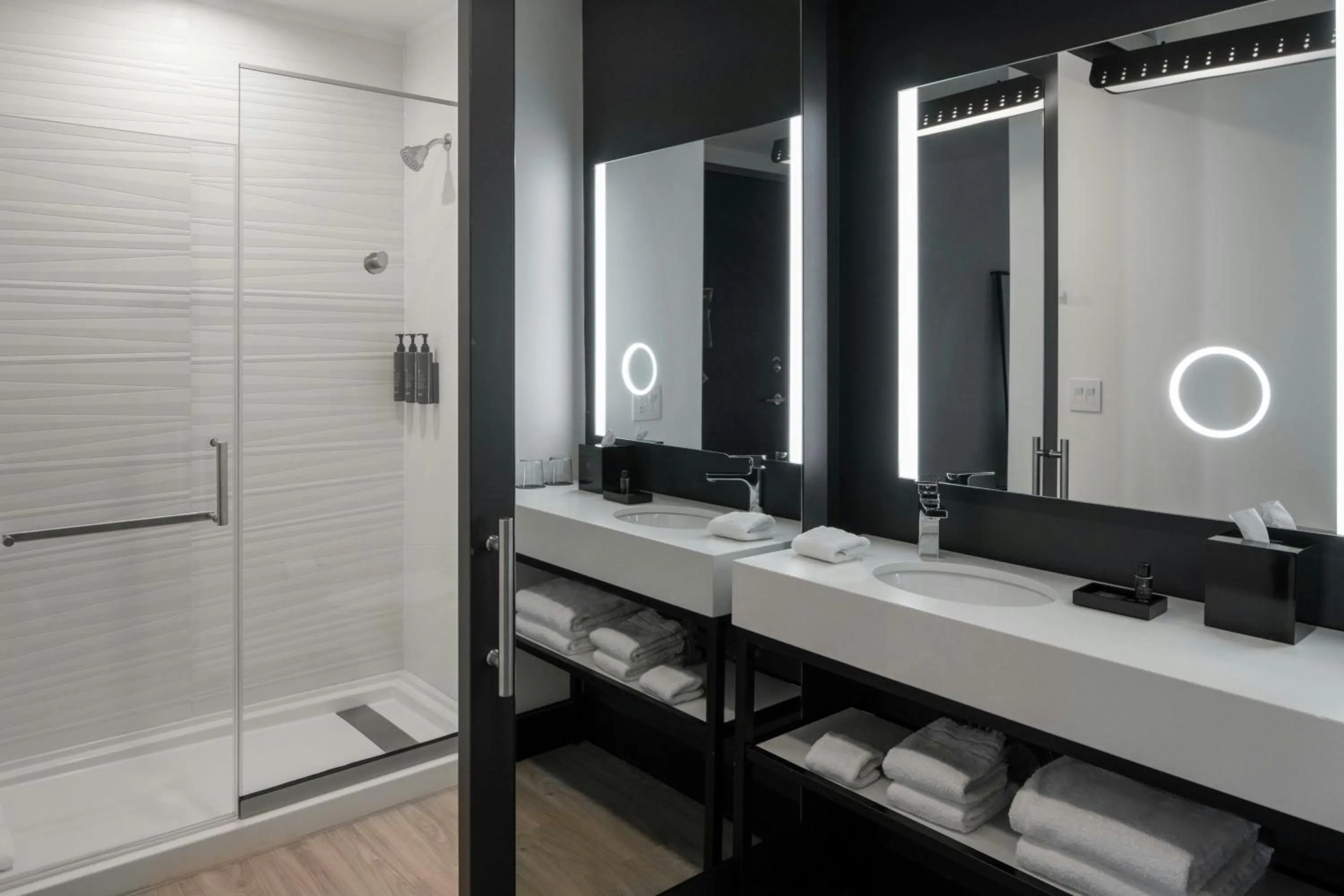 Bathroom in Aloft Memphis Downtown