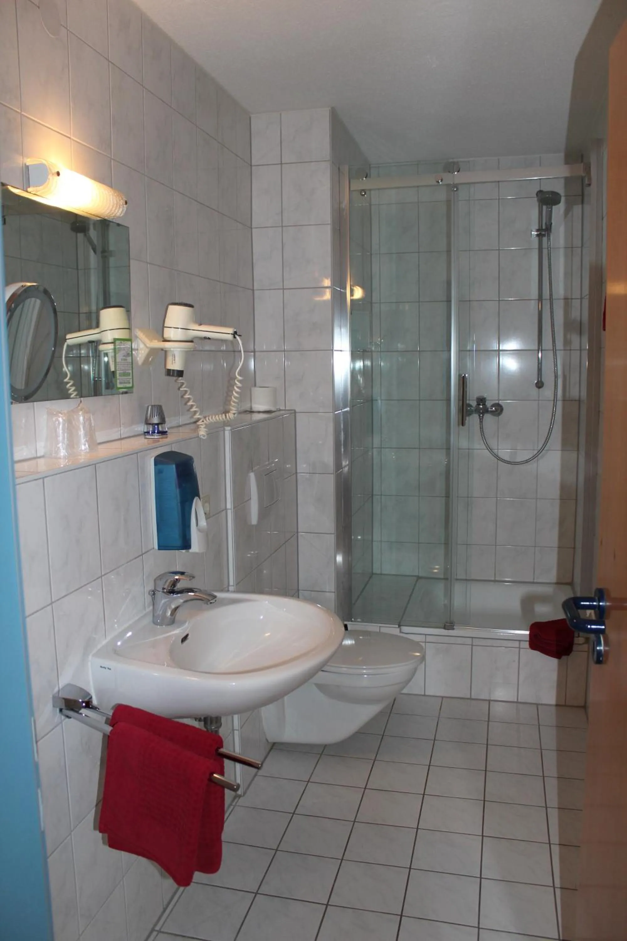 Bathroom in Hotel zum Goldenen Wagen