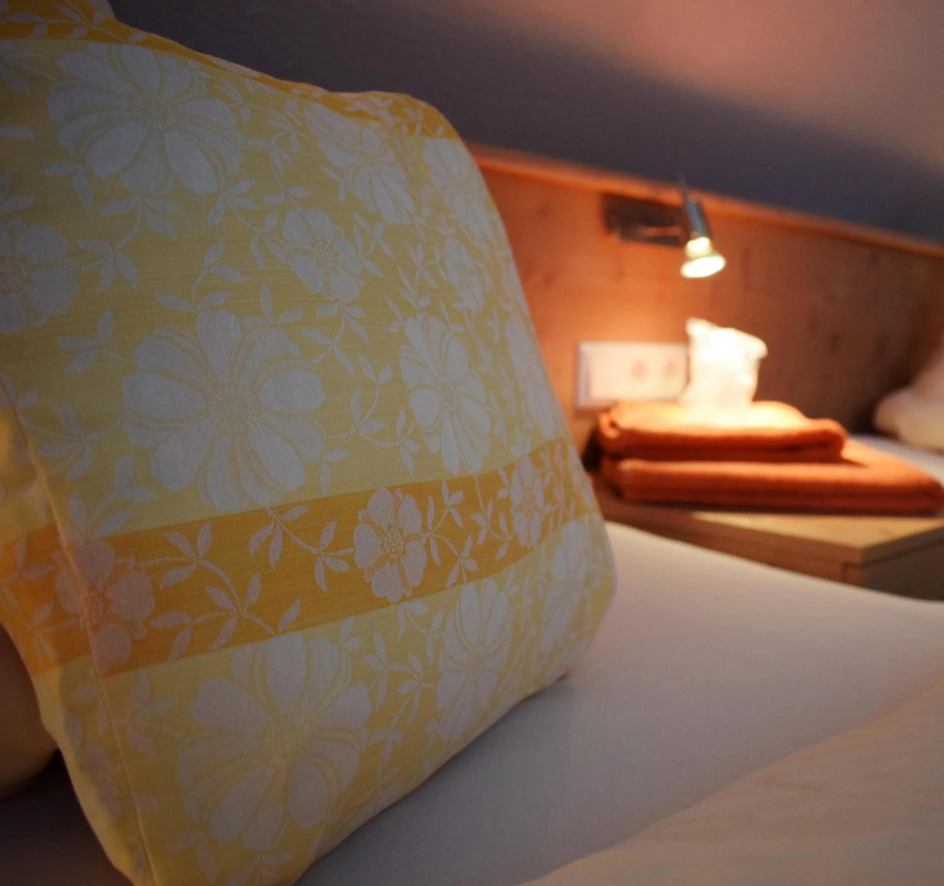 Bedroom, Bed in Hotel zum Goldenen Wagen