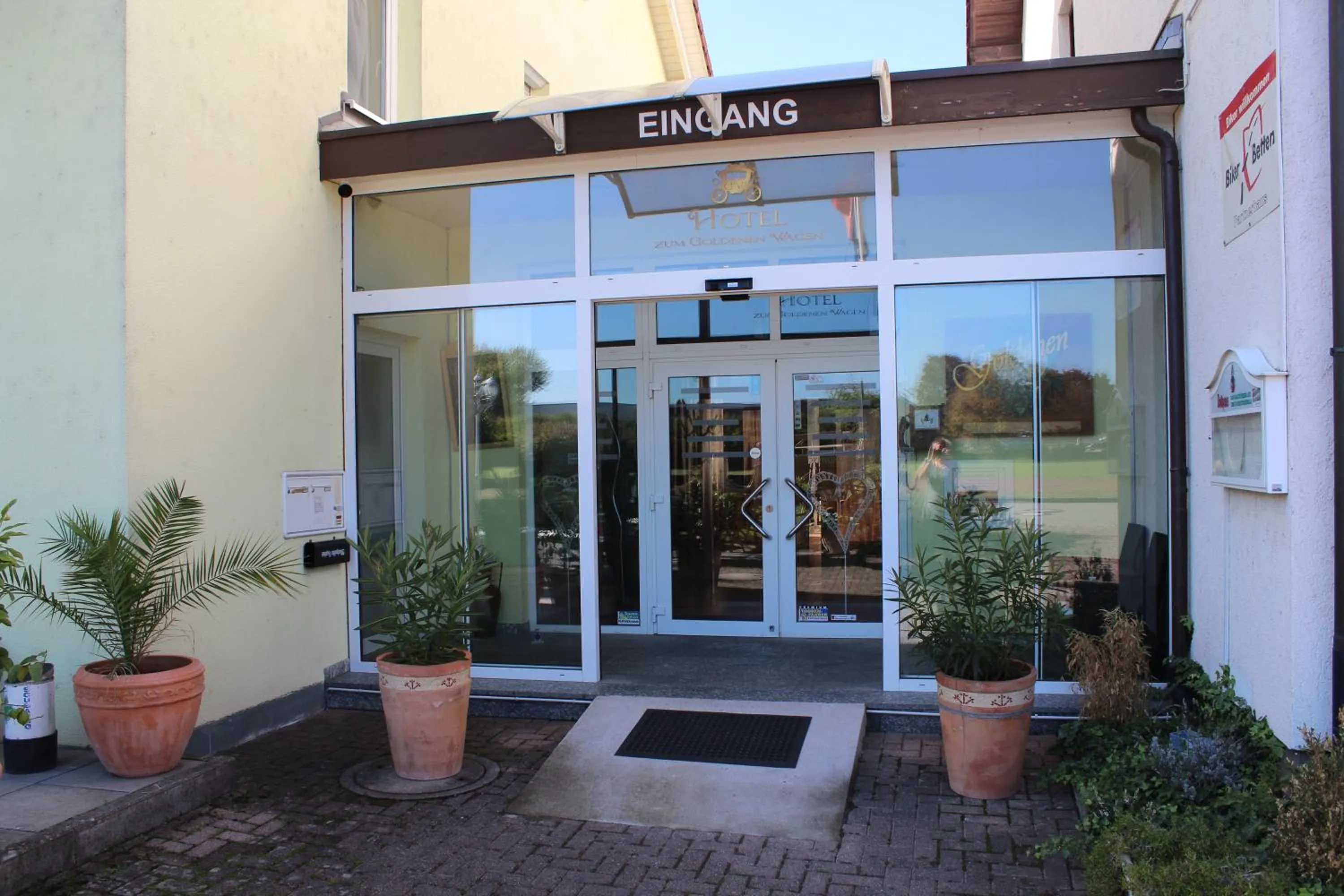 Facade/entrance in Hotel zum Goldenen Wagen