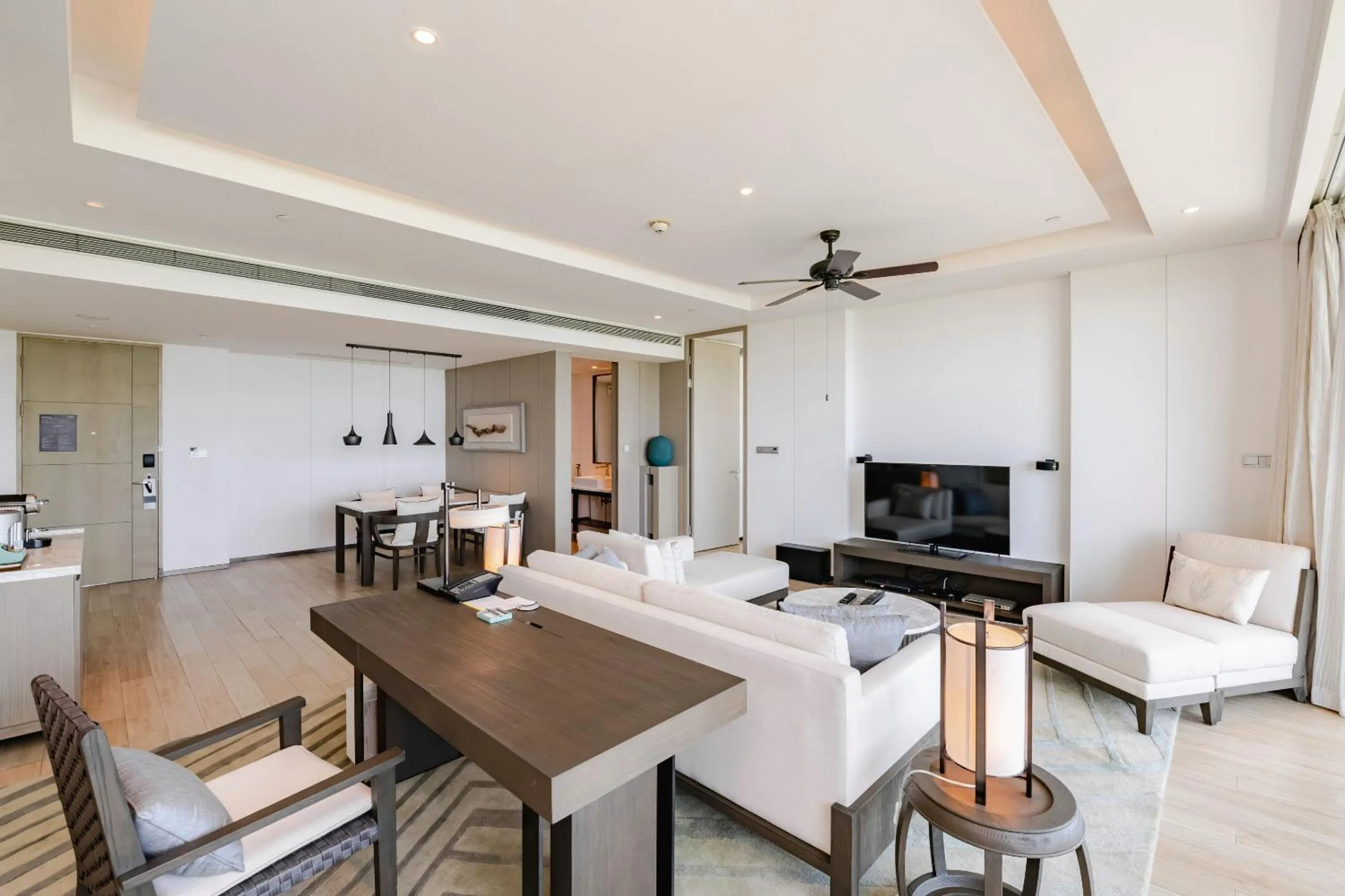 TV and multimedia in The Westin Blue Bay Resort & Spa