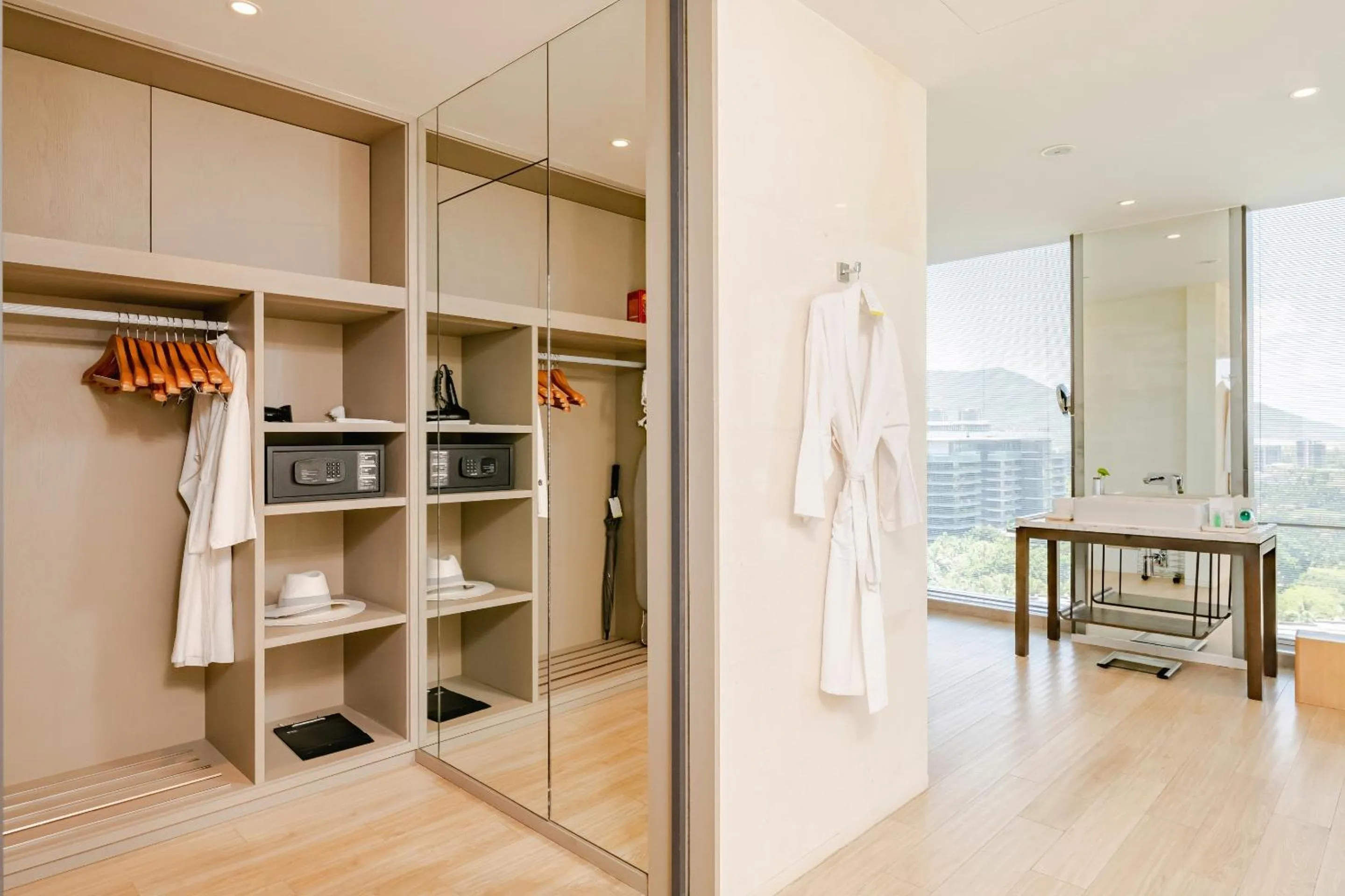 wardrobe in The Westin Blue Bay Resort & Spa